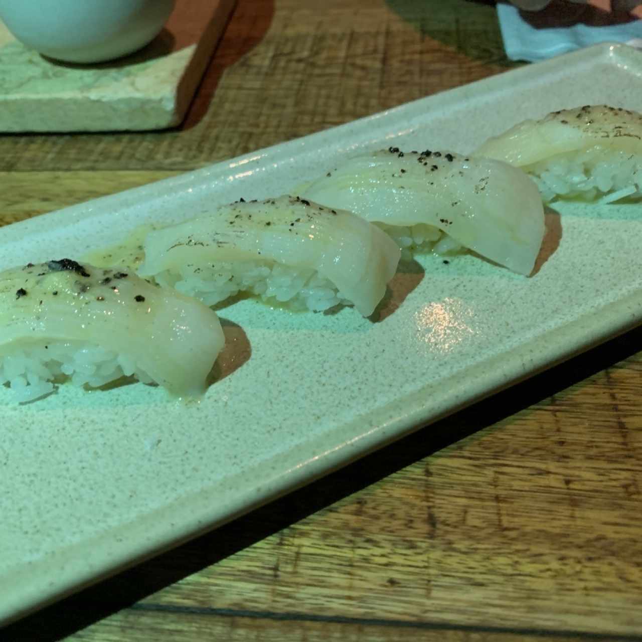 nigiri de pez blanco