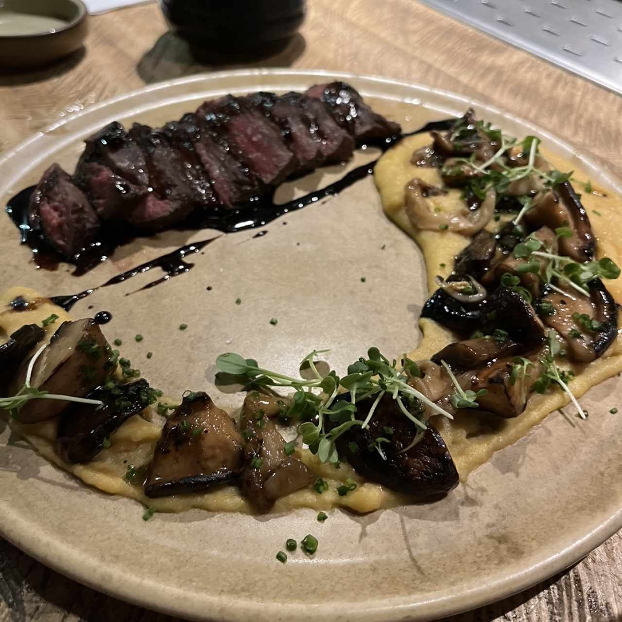 Carne con Hongos 