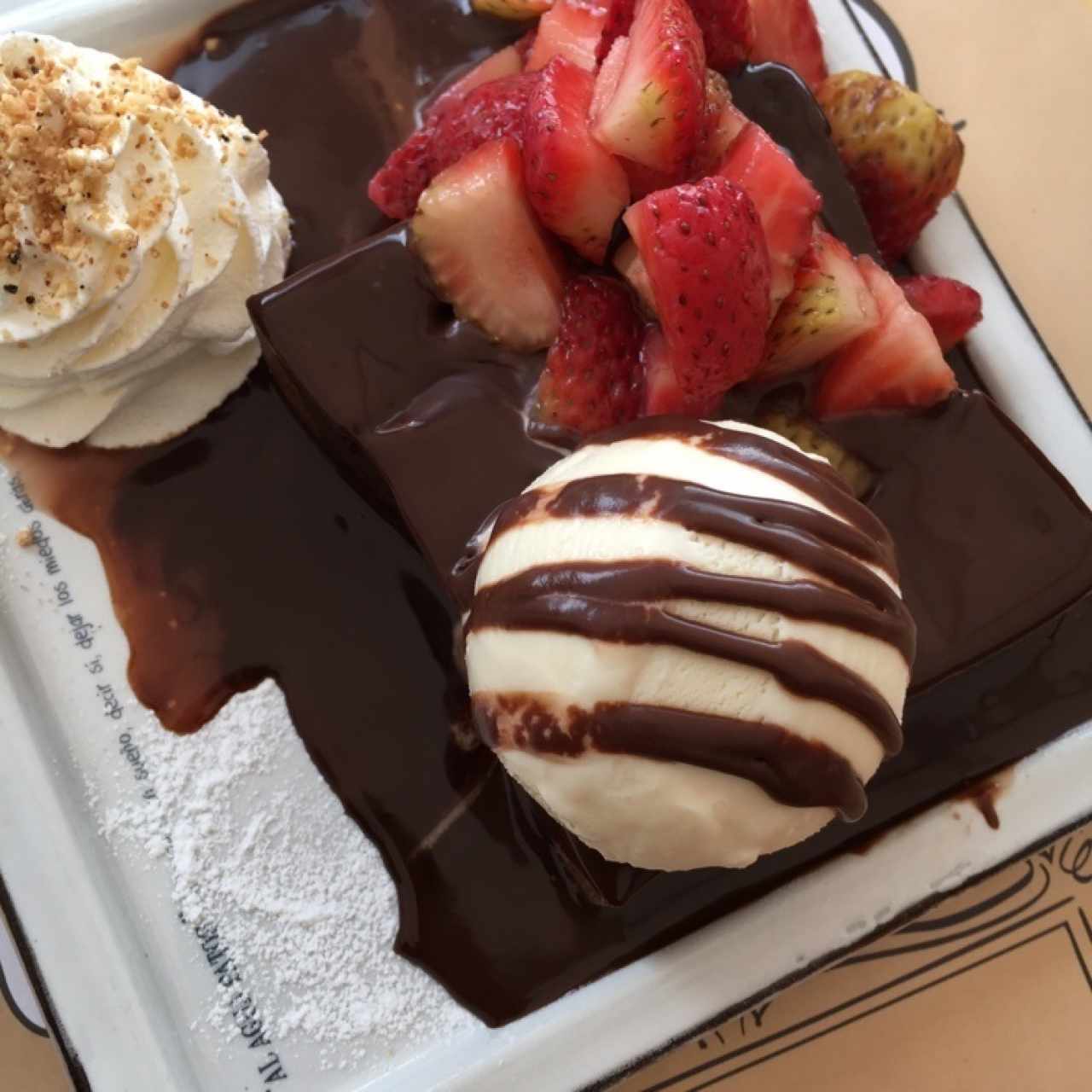 Postre fresas y chocolate