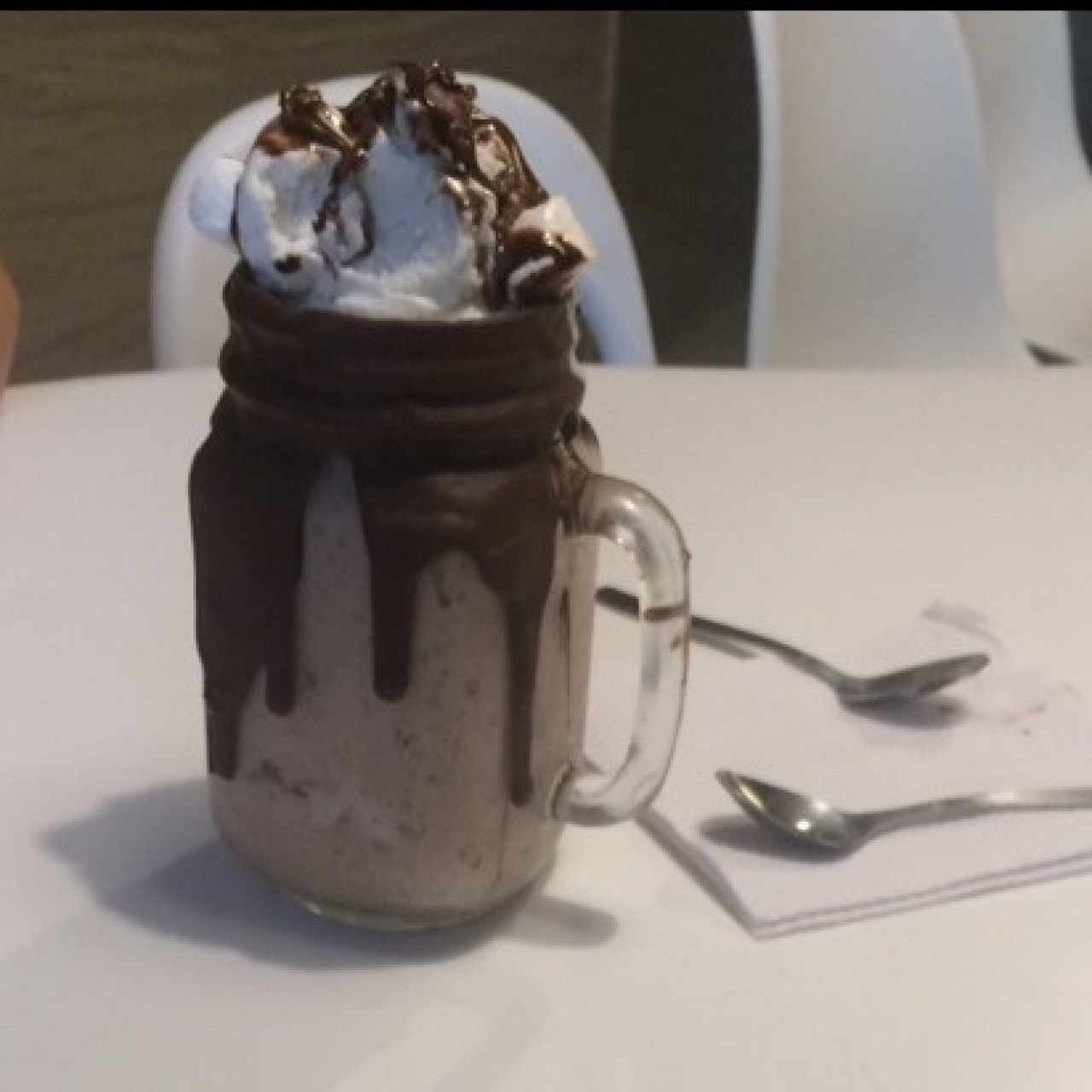 malteada de nutella con trozos de ferrero 