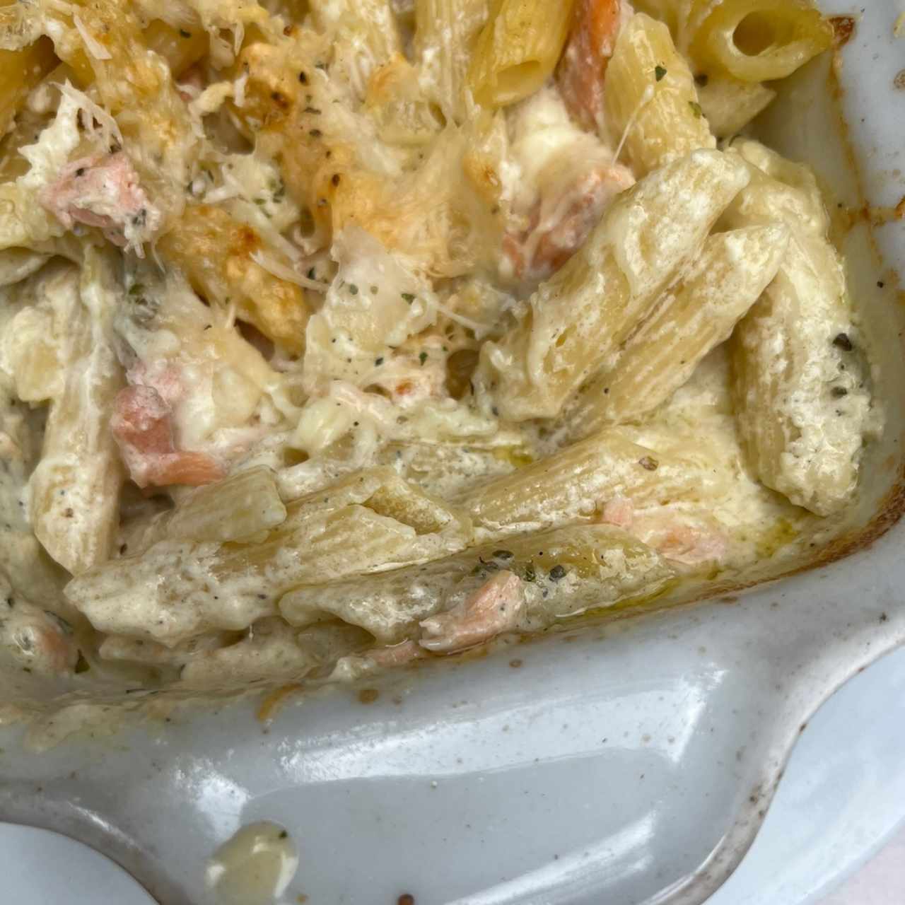 Penne tres quesos con salmón