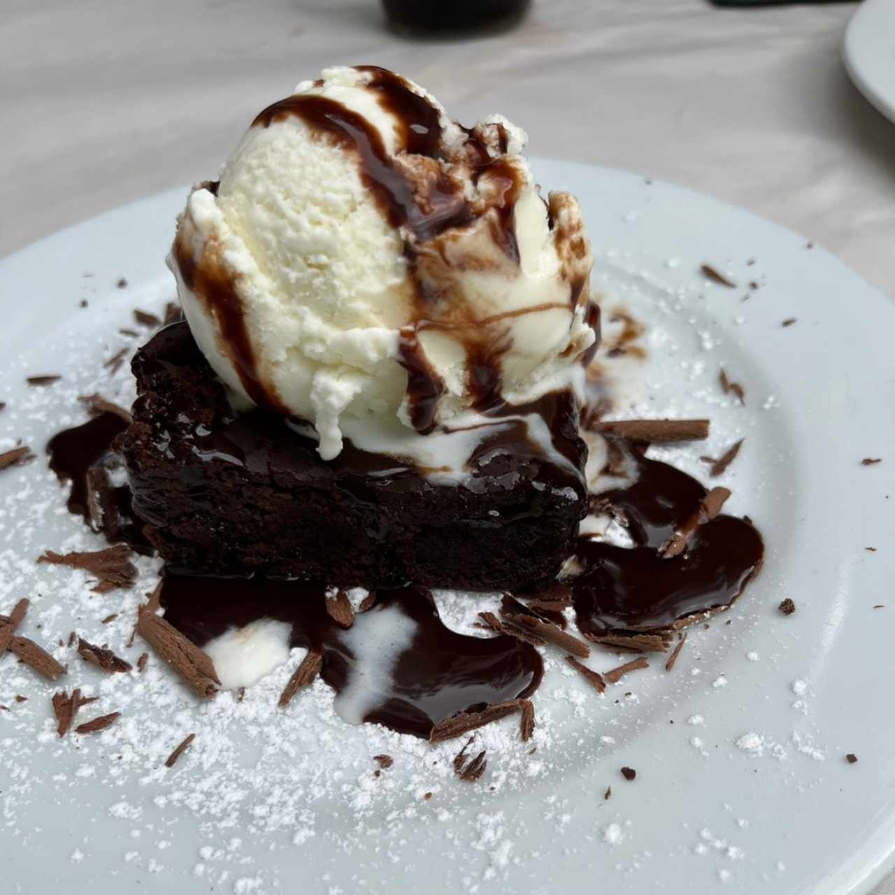 Brownie con helado