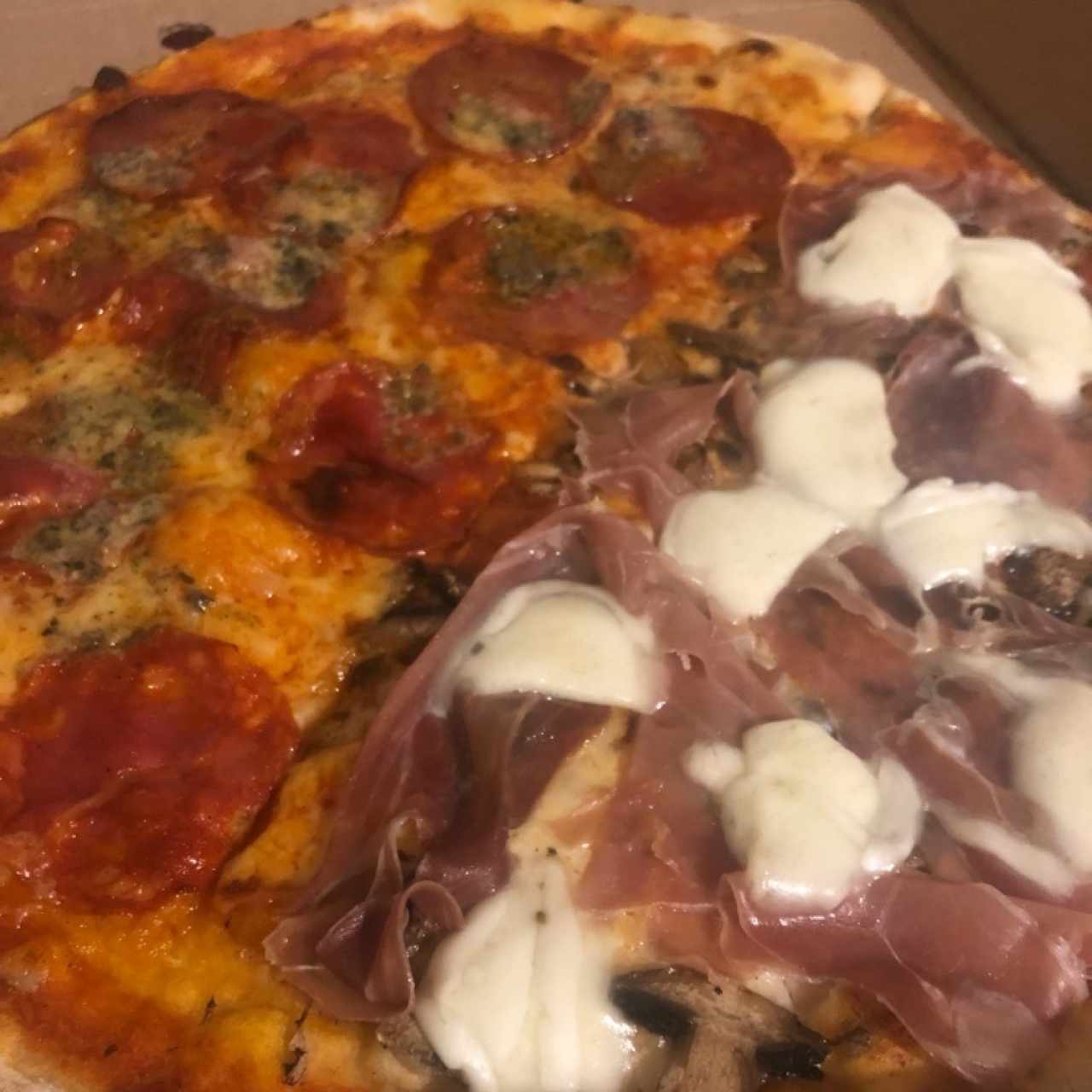 Pizza combinada gourmet mediana: Sfiziosa / Buffalisima