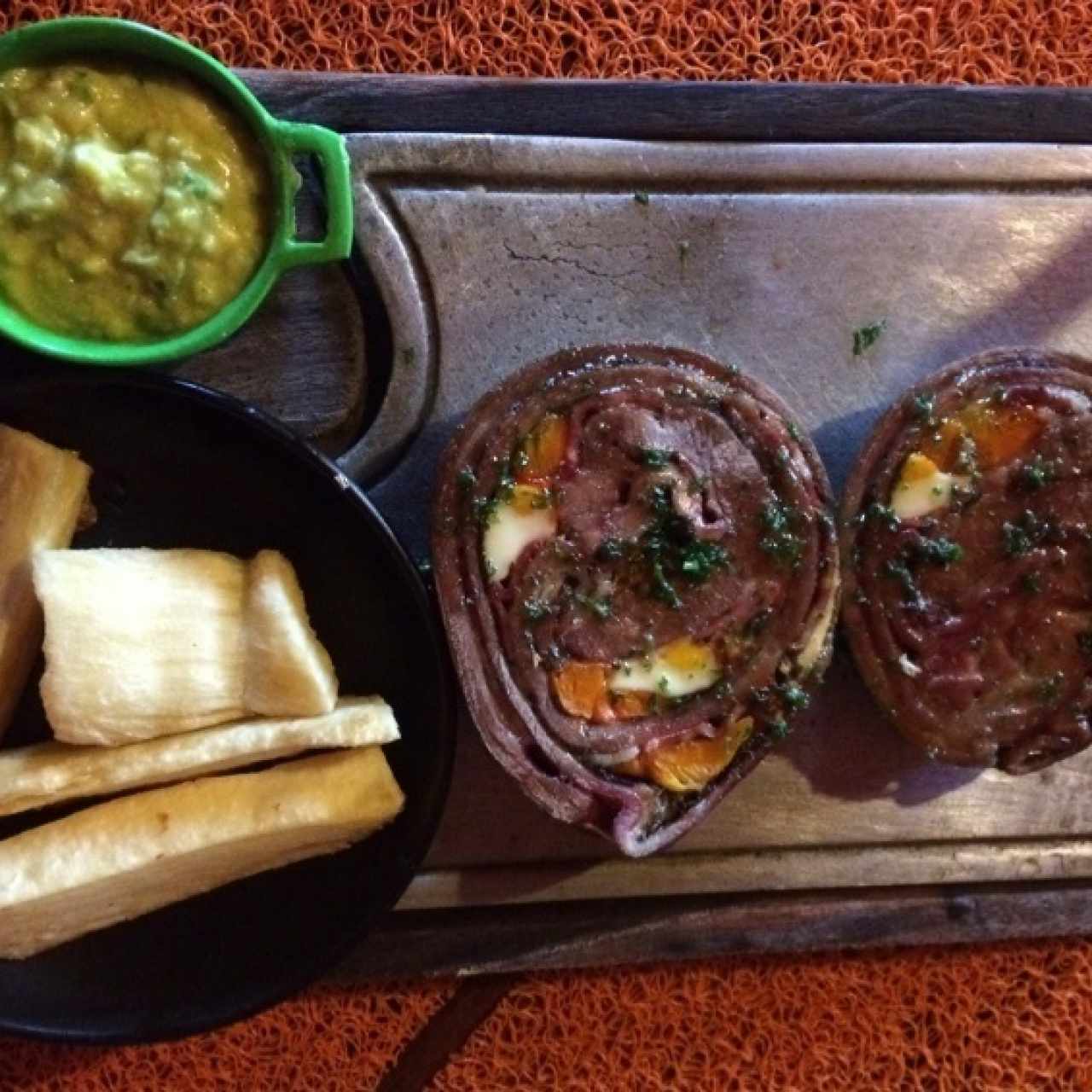 matambre con yuca y guacamole 
