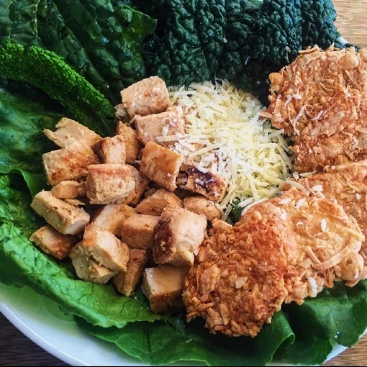 Kale Cesar con crocante de parmesano