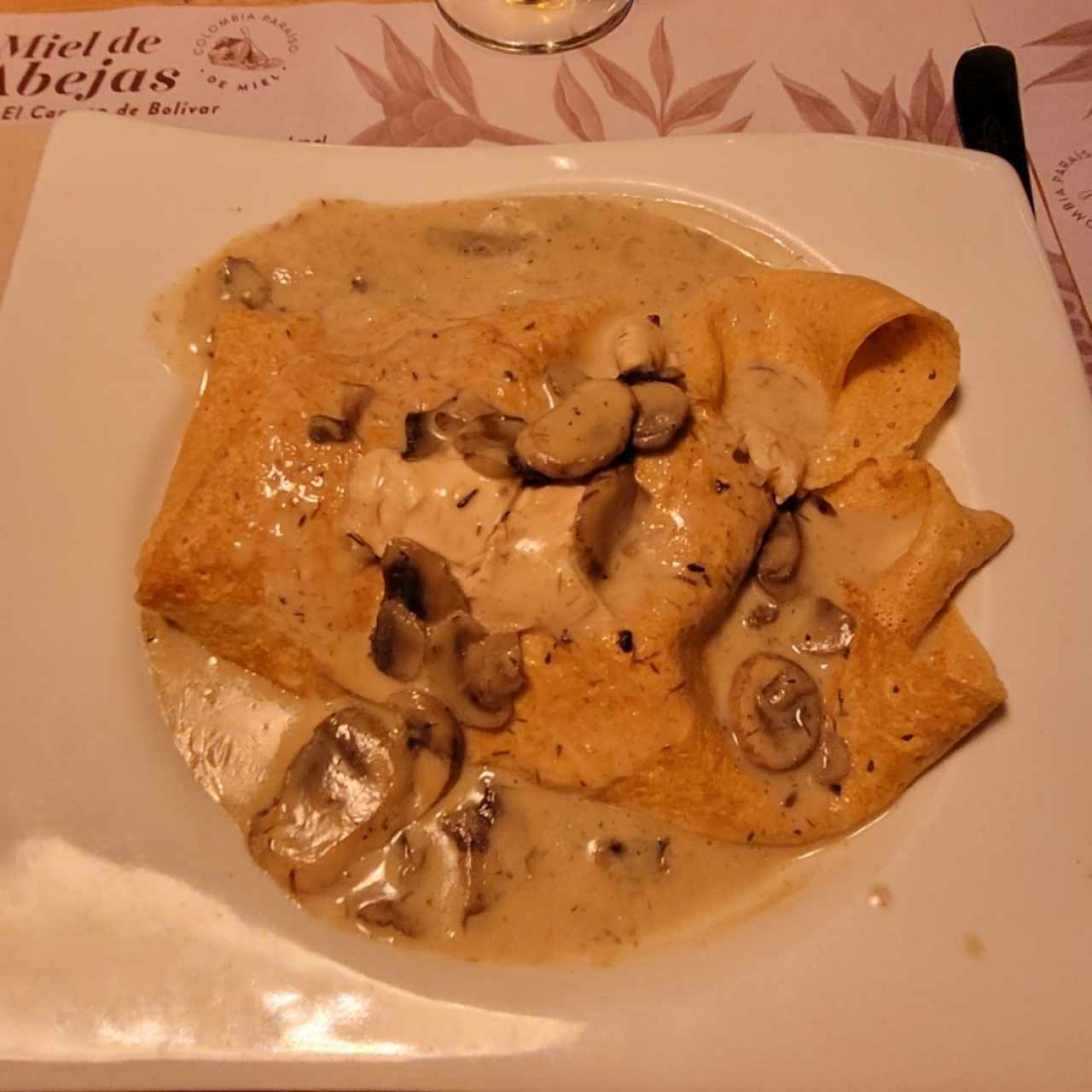 Crepes de pollo y hongos