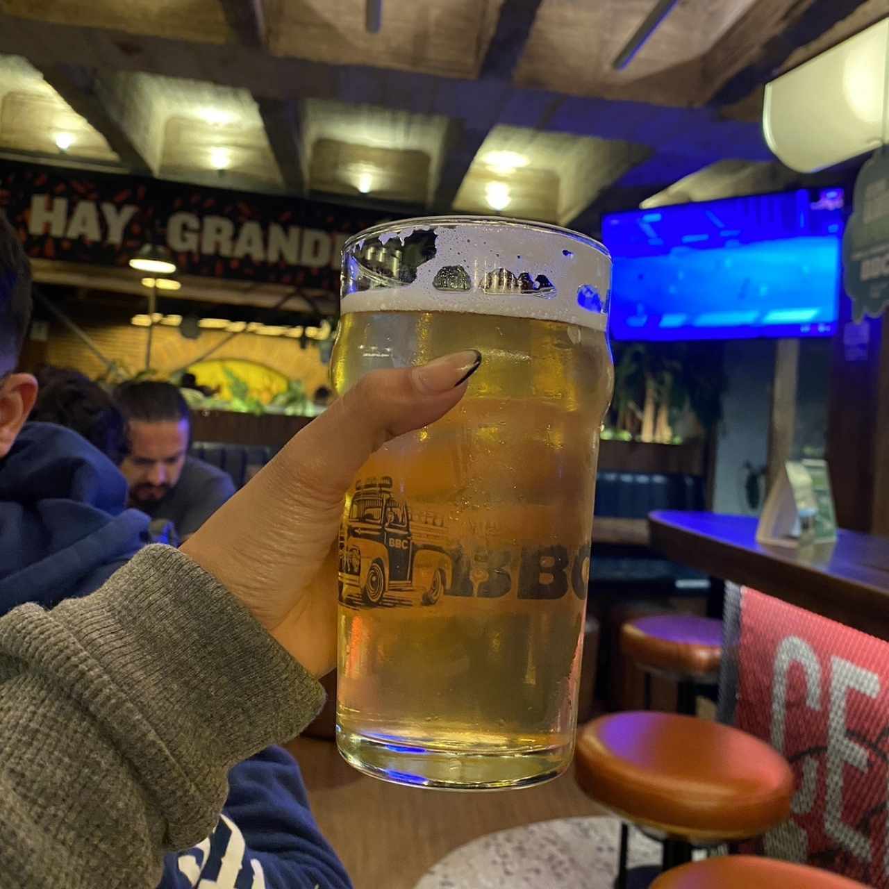Honey-Pale Ale tiene una sabor ligero pero su porcentaje de alcohol es alto.