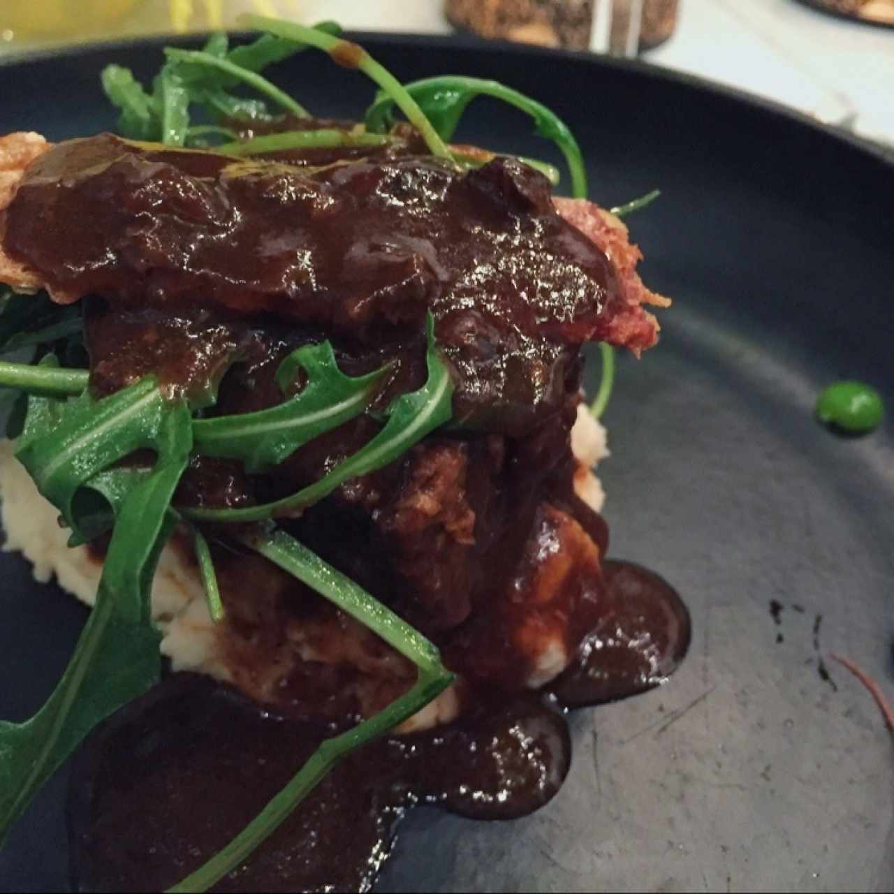 Cerdo enchilado y cremoso de mote