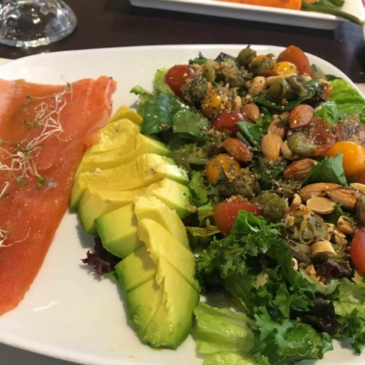 Ensalada Salmón Ahumado