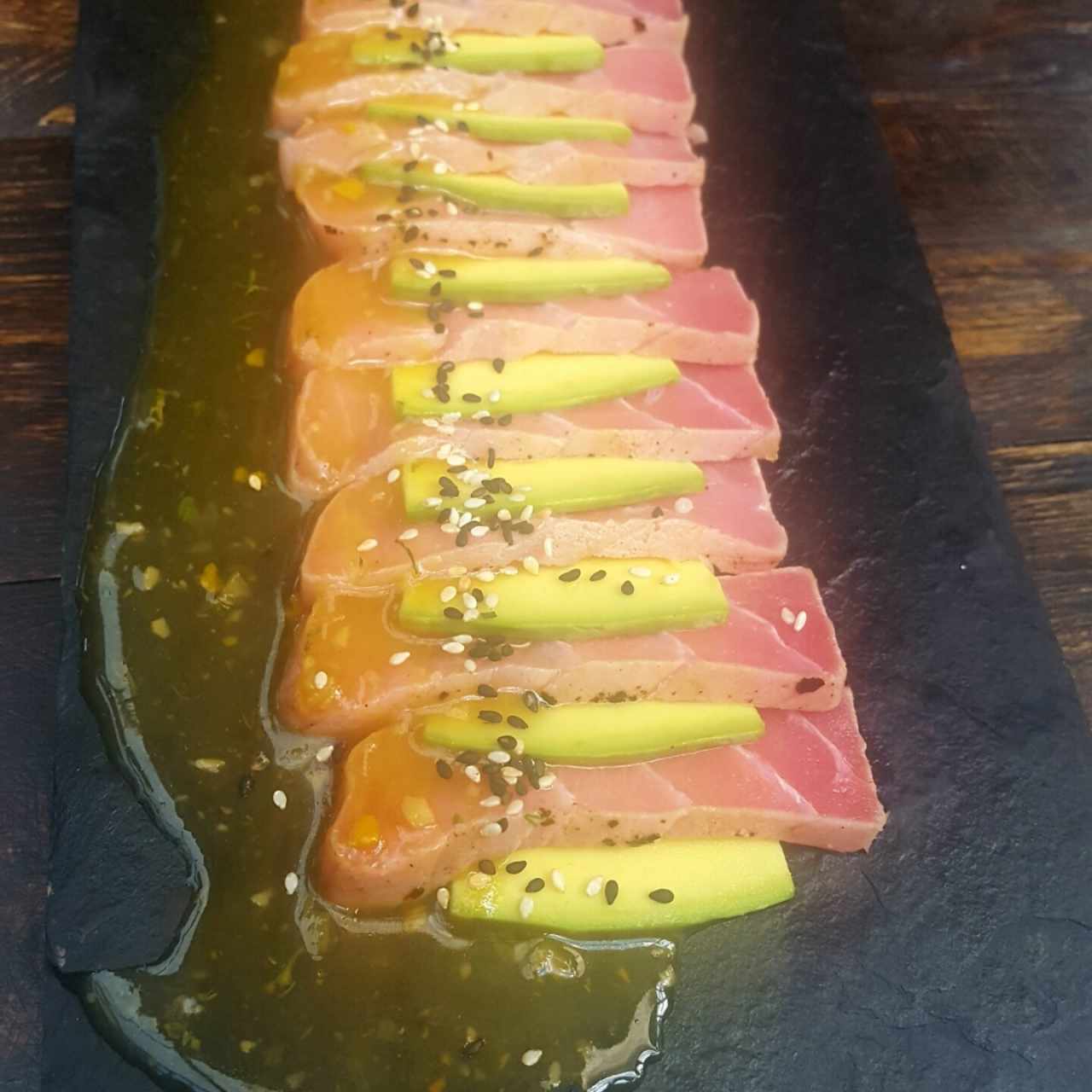 Tataki de atún sellado