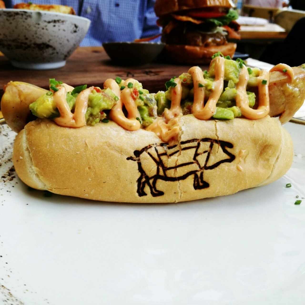 Sanduche salchicha de pollo