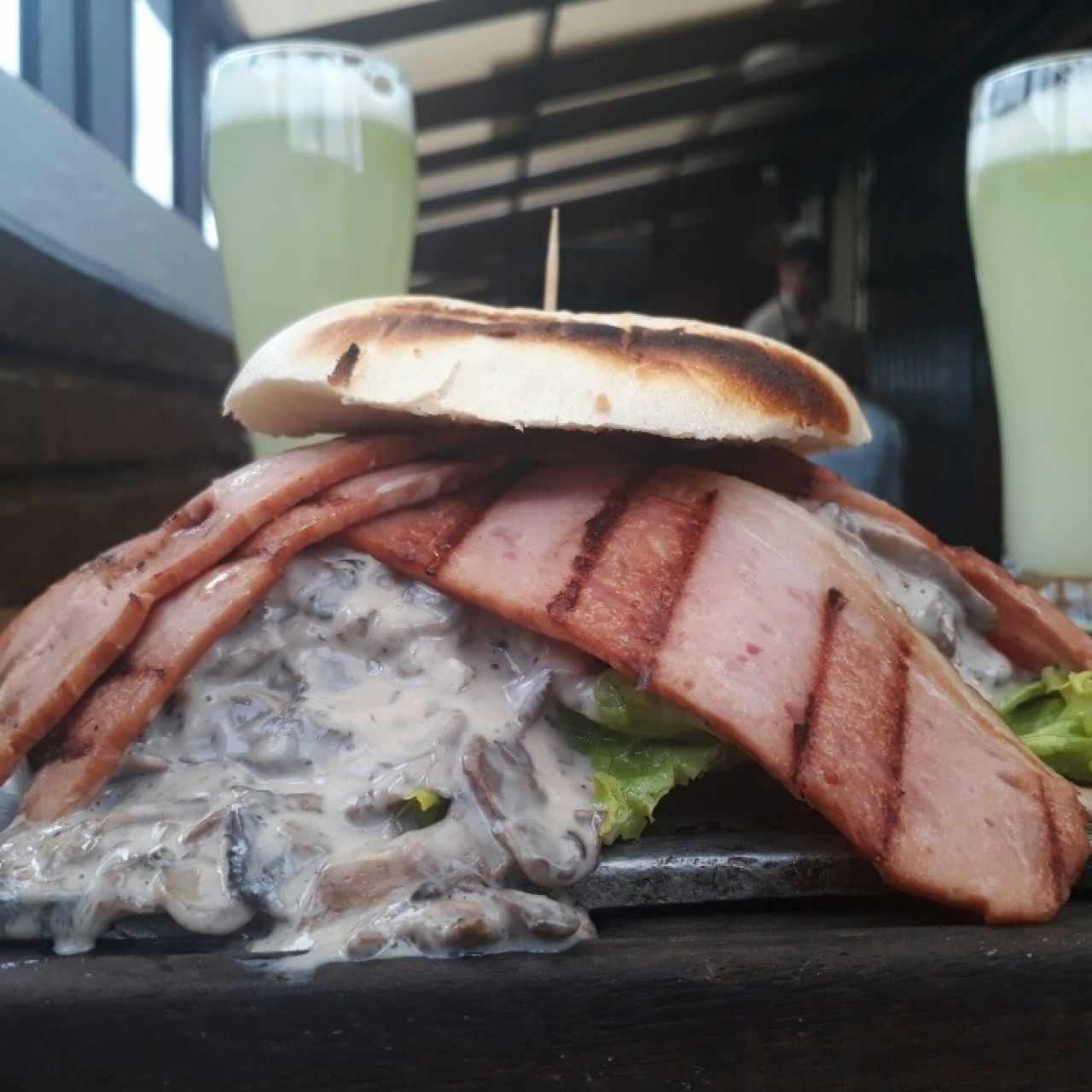 Hamburguesa en Salsa de Chapiñones