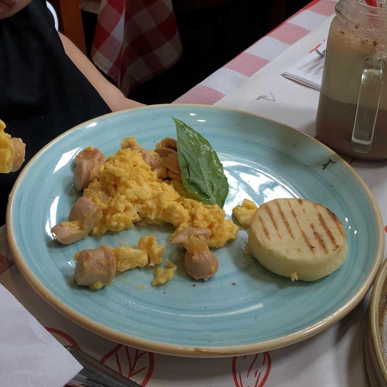 Huevos con adición de salchicha 