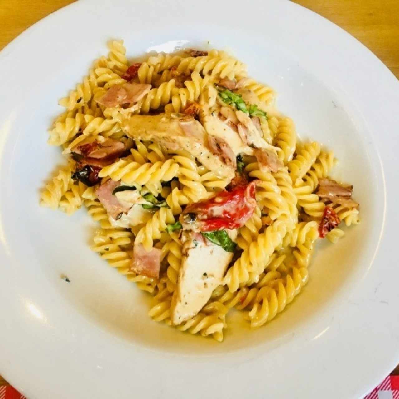Fusulli Pollo e Tocineta