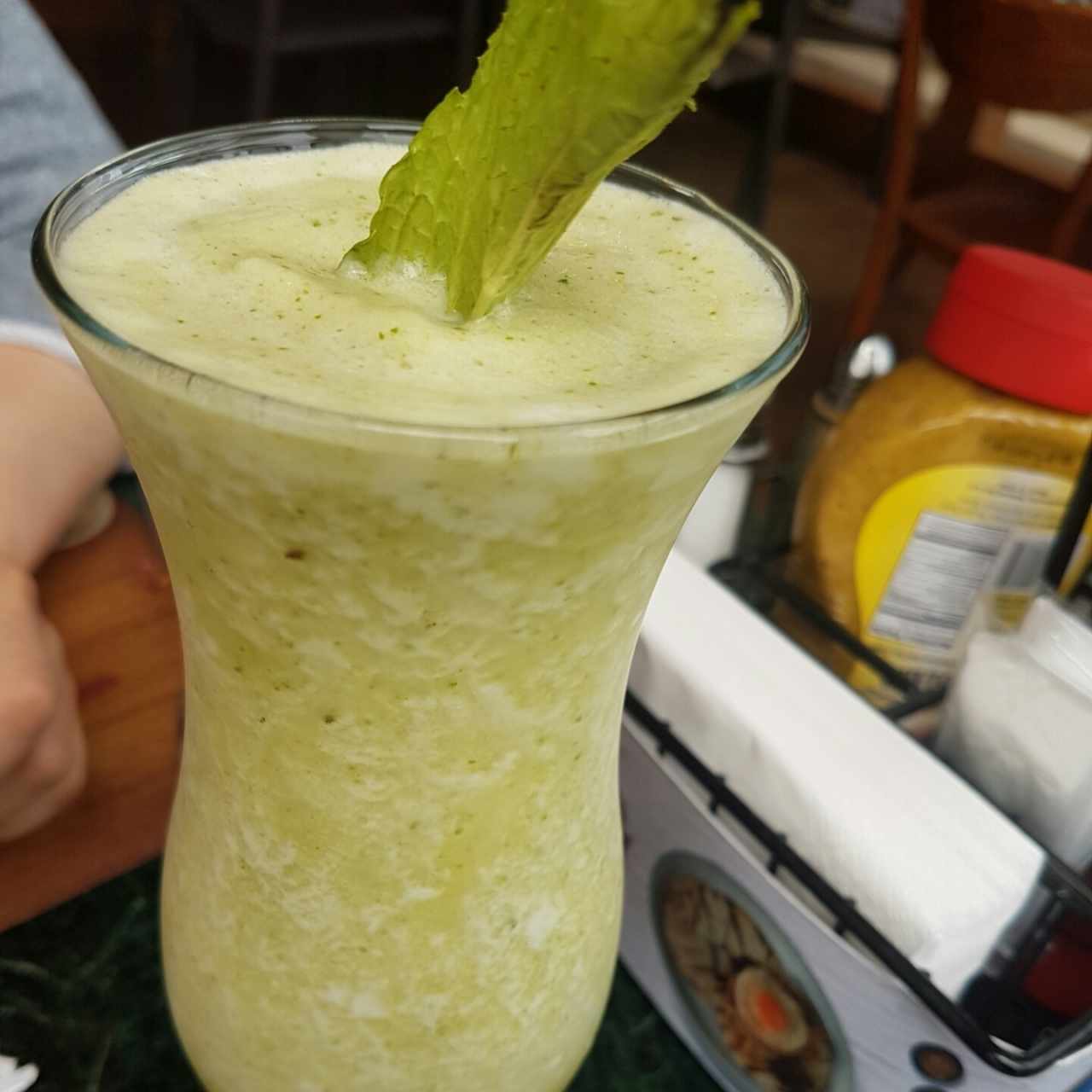 jugo de lujo manzana verde y yerba buena 