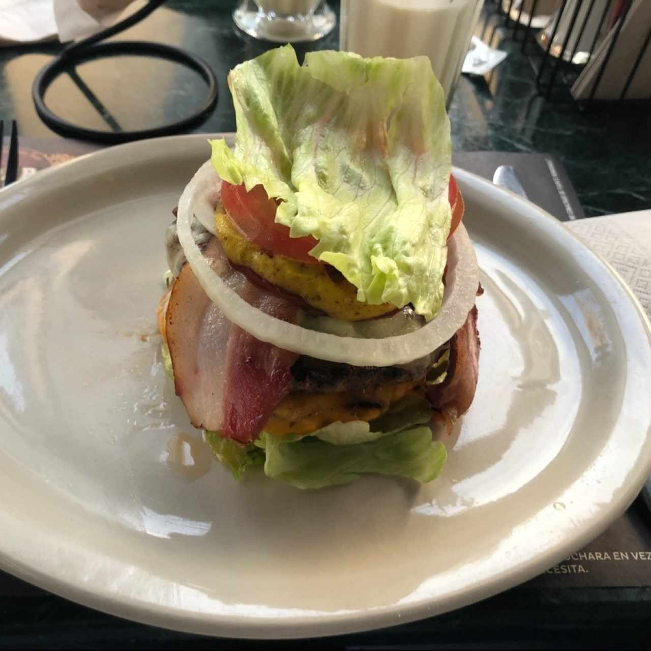 Hamburguesa Todo Terreno envuelta en lechuga