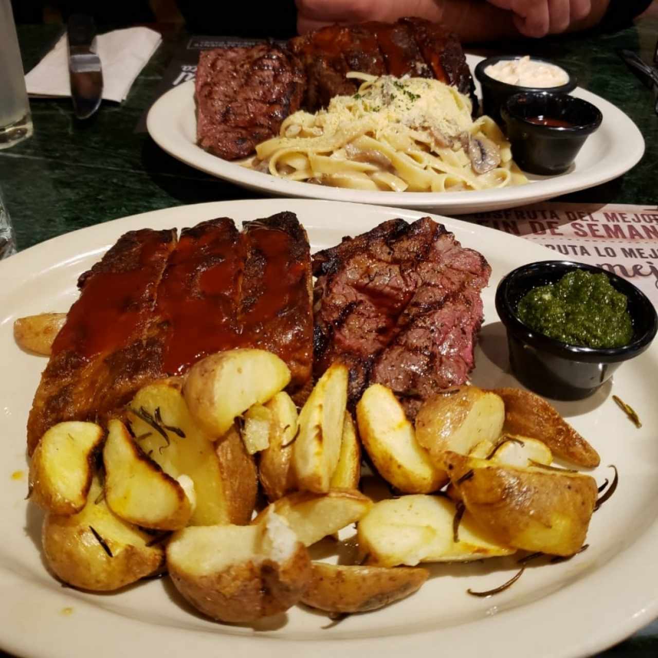 Papas al oregano, Costillas, Pasta con champiñones 