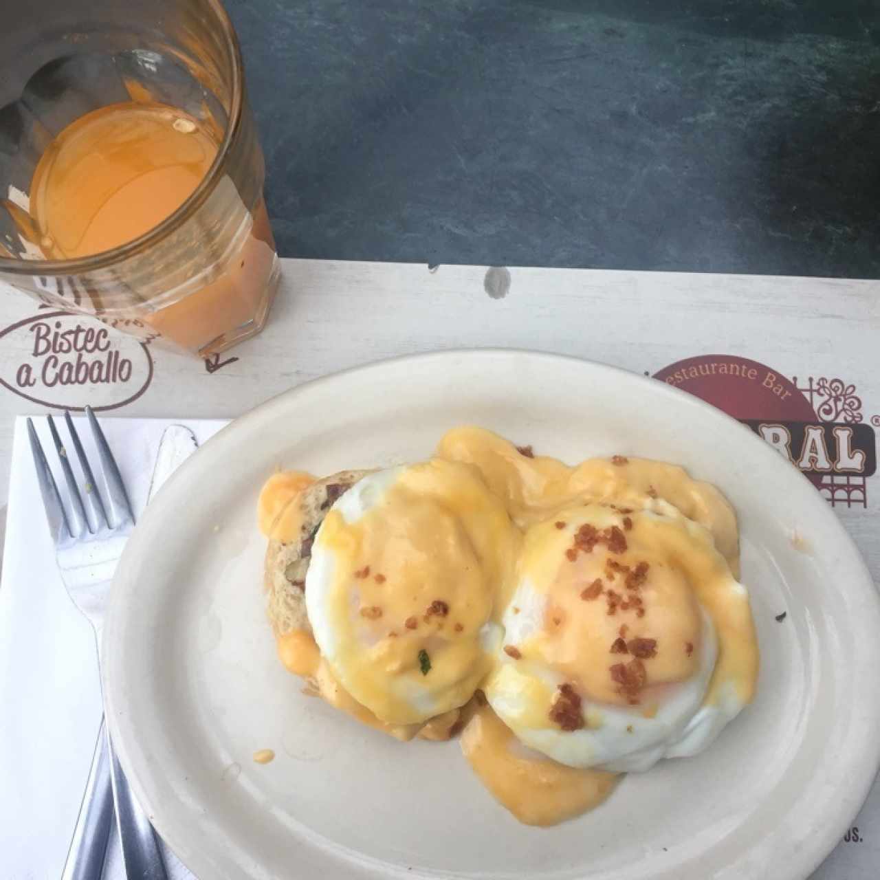 Benedictine con espinaca y jugo de mandarina !