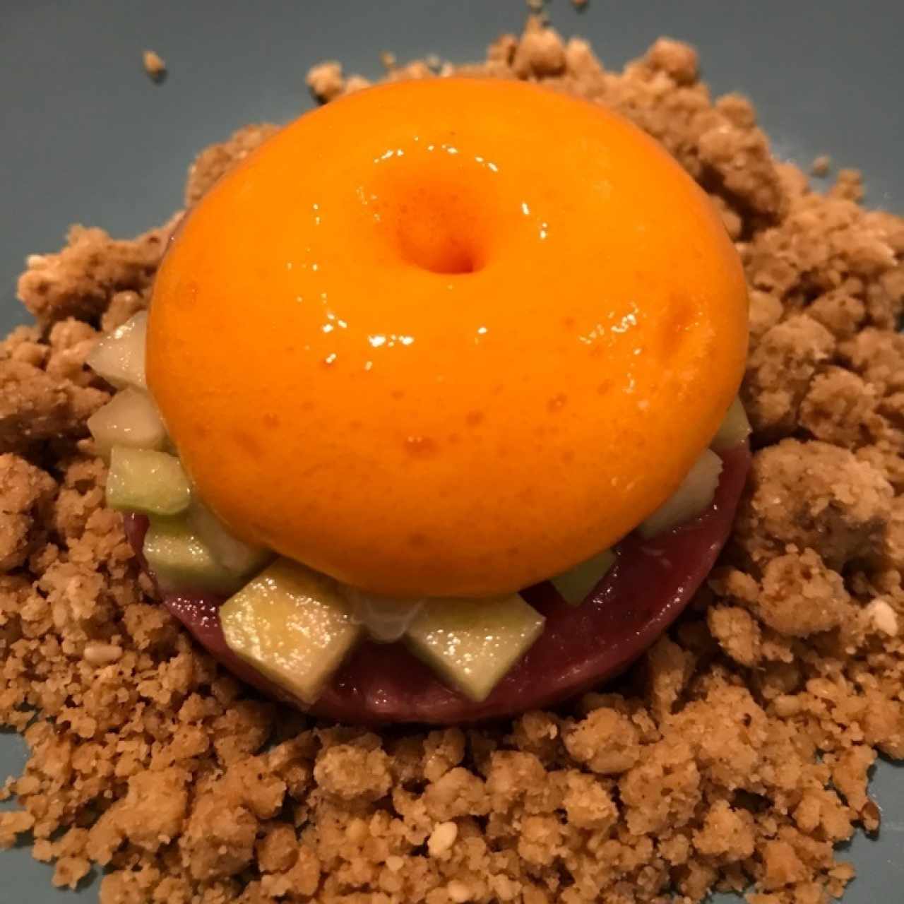 steak tartar de cordero, crumble de sesamo, espuma de pimientos 