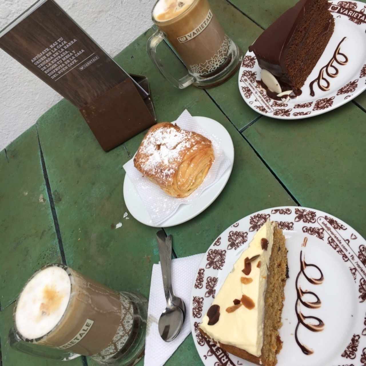 Moca, torta de zanahoria, torta de chocolate, pan de chocolate