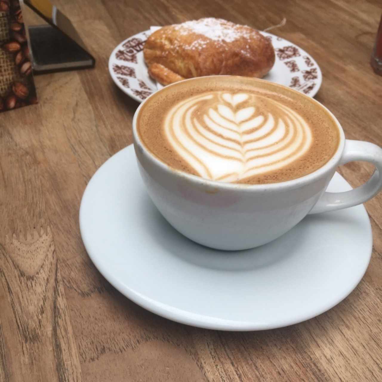Moca y pan de chocolate