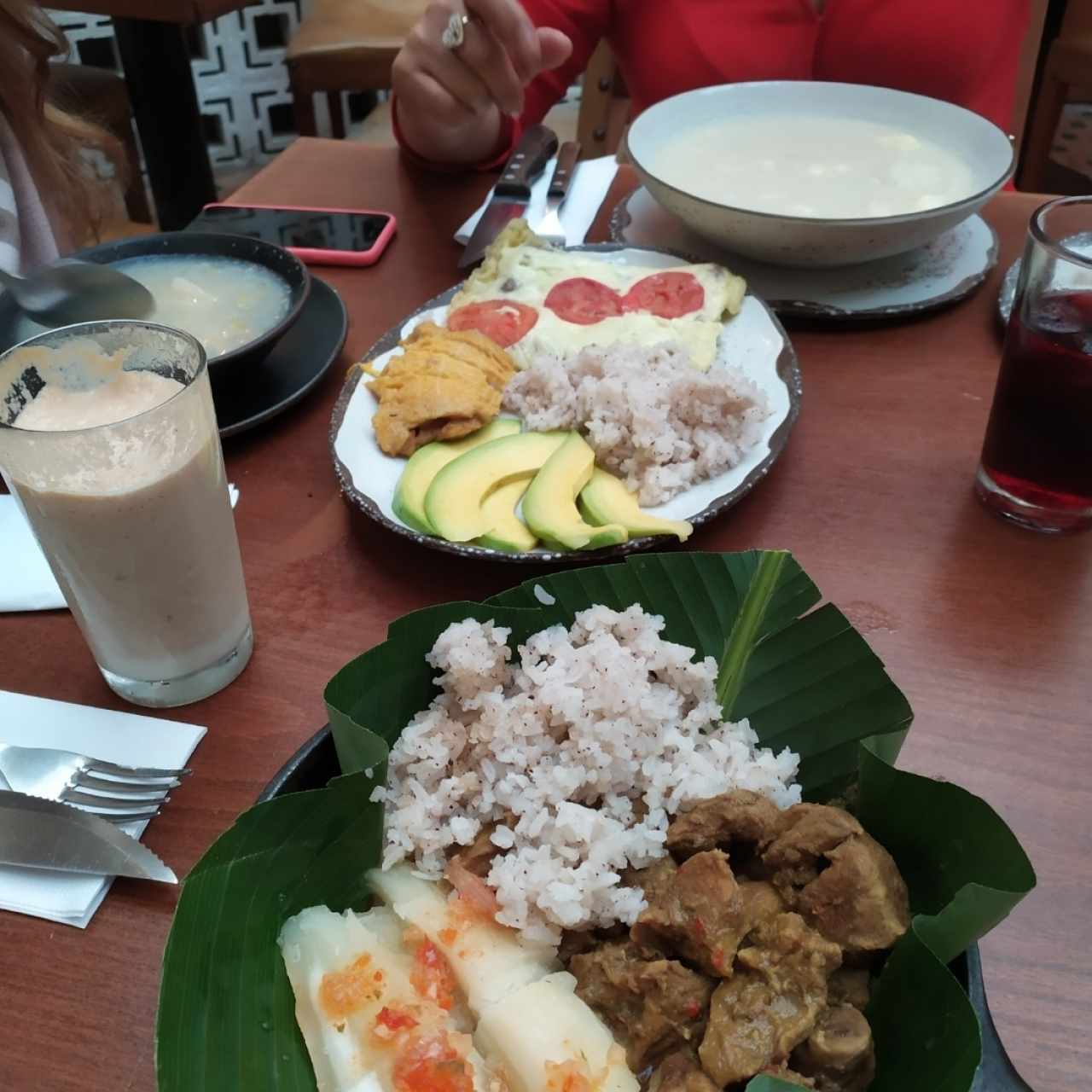 Caldereta de carnero guisao, Mote de queso, Viuda Rica de carne salada
