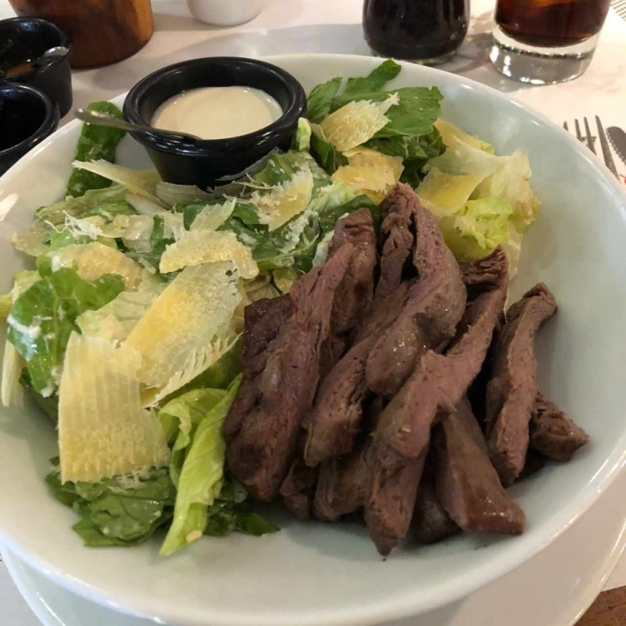 ensalada “caesar” con lomo 