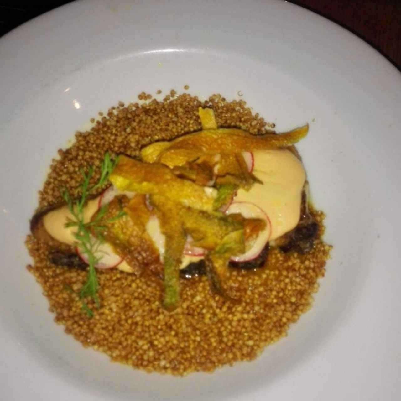 pescado en cama de quinoa