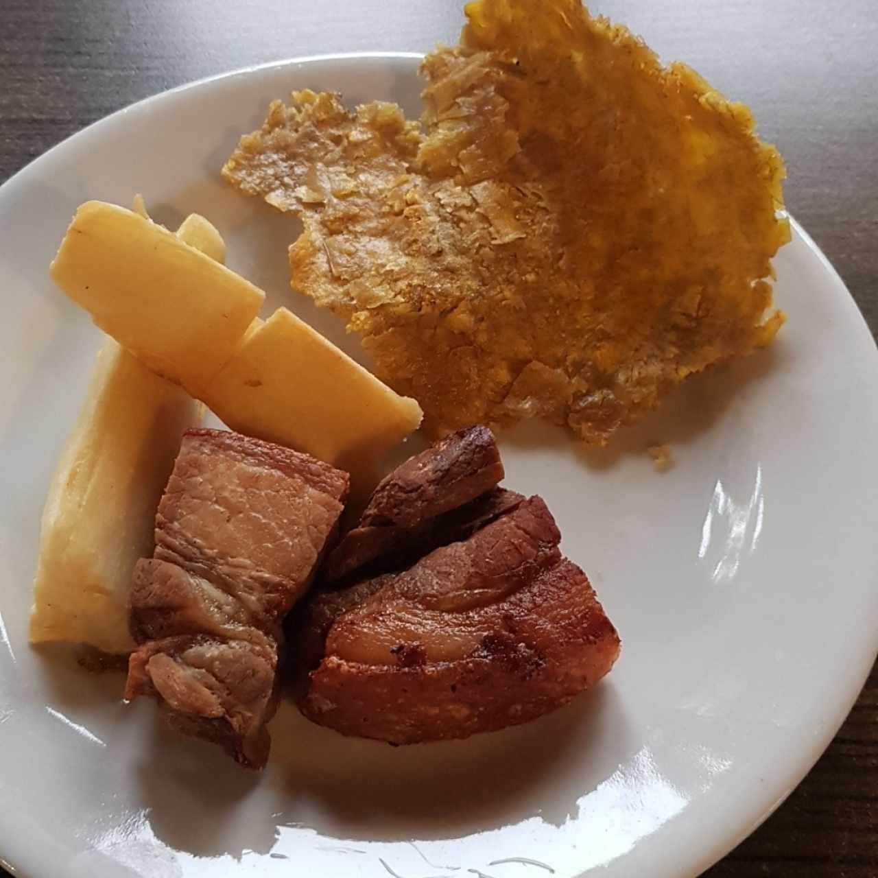 chicharon, yuca y tostones