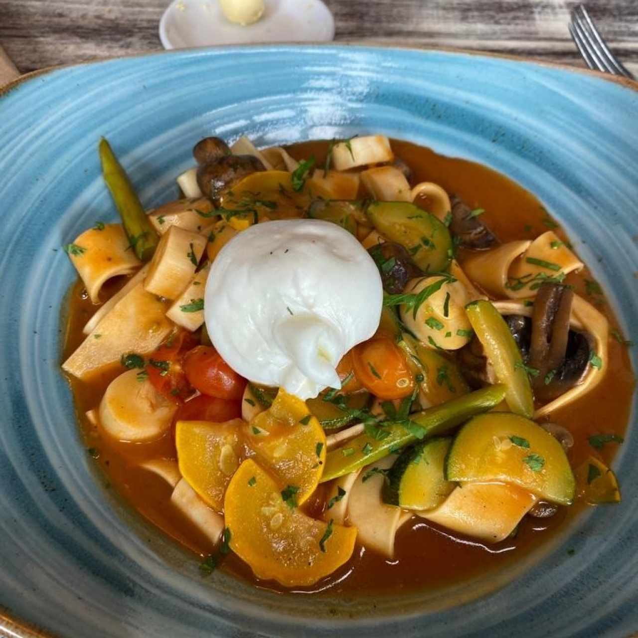 Pappardele napolitano en tomate amarillo
