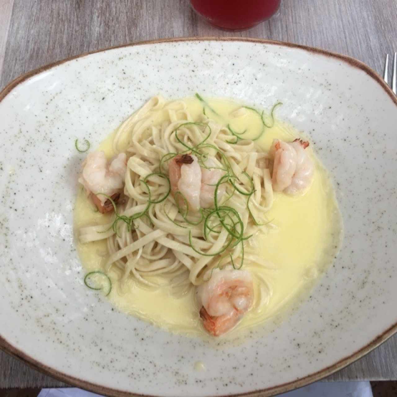 Fetuccini al limon con camarones