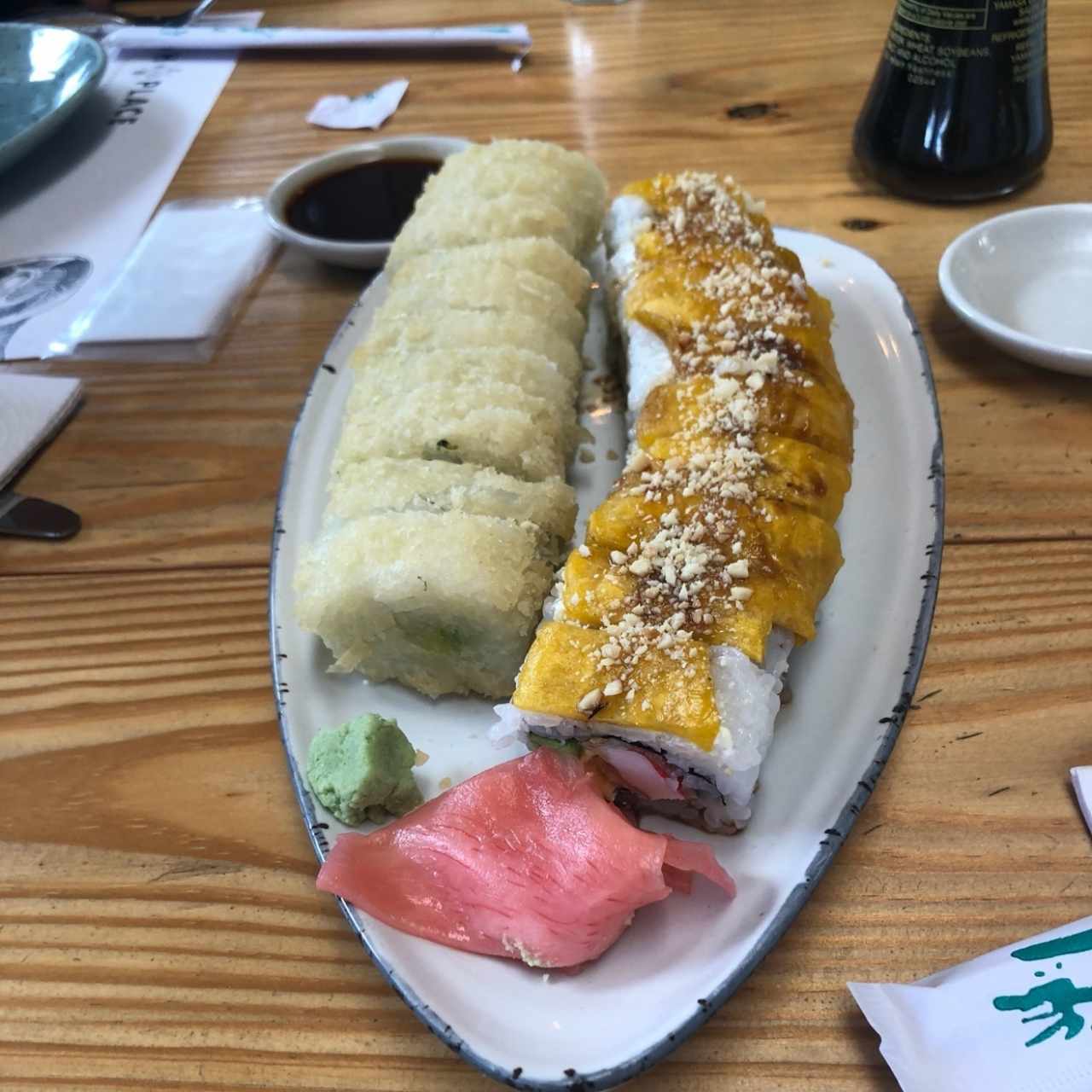 sushi ojo de tigre ( izda) y otro de platano maduro ( muy bueno)