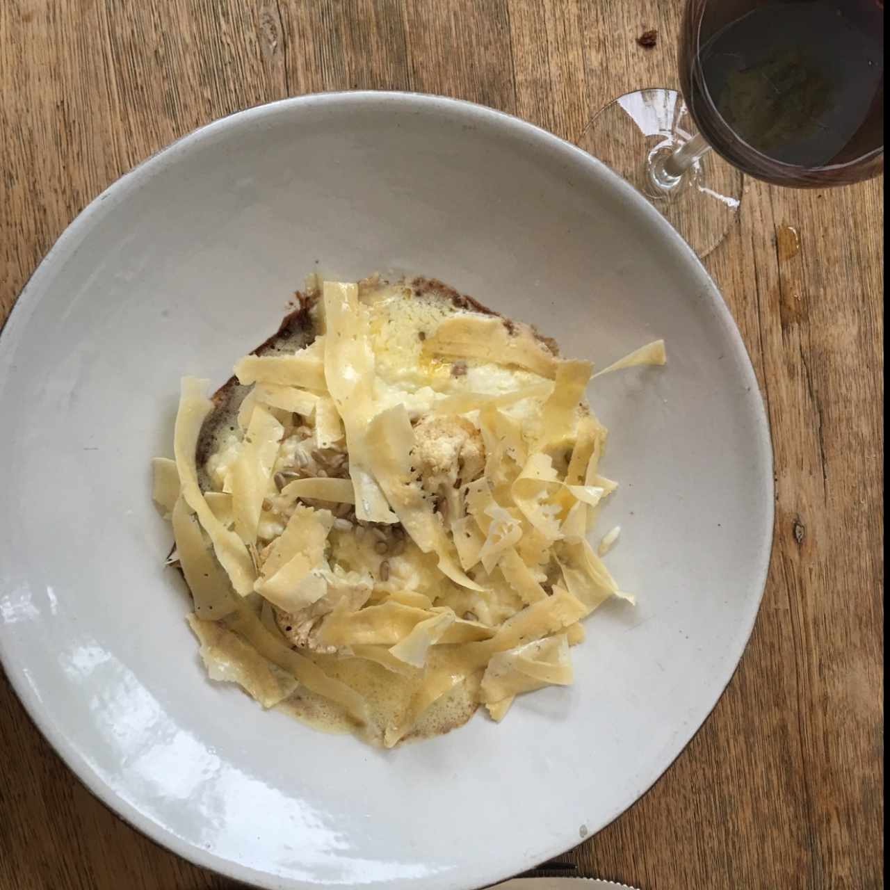 Risotto de hongos, coliflor y lajas de queso 