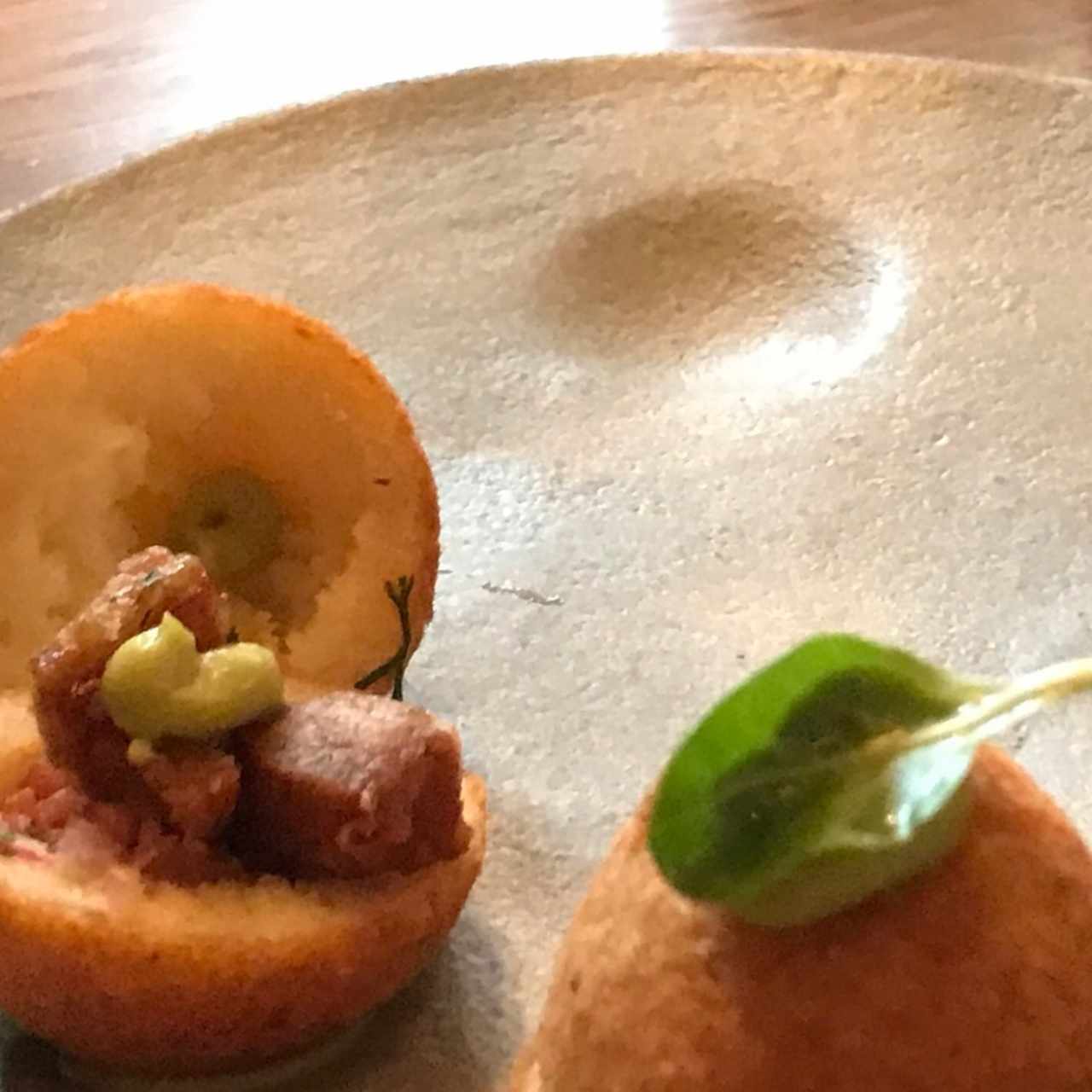 buñuelos con chicharron