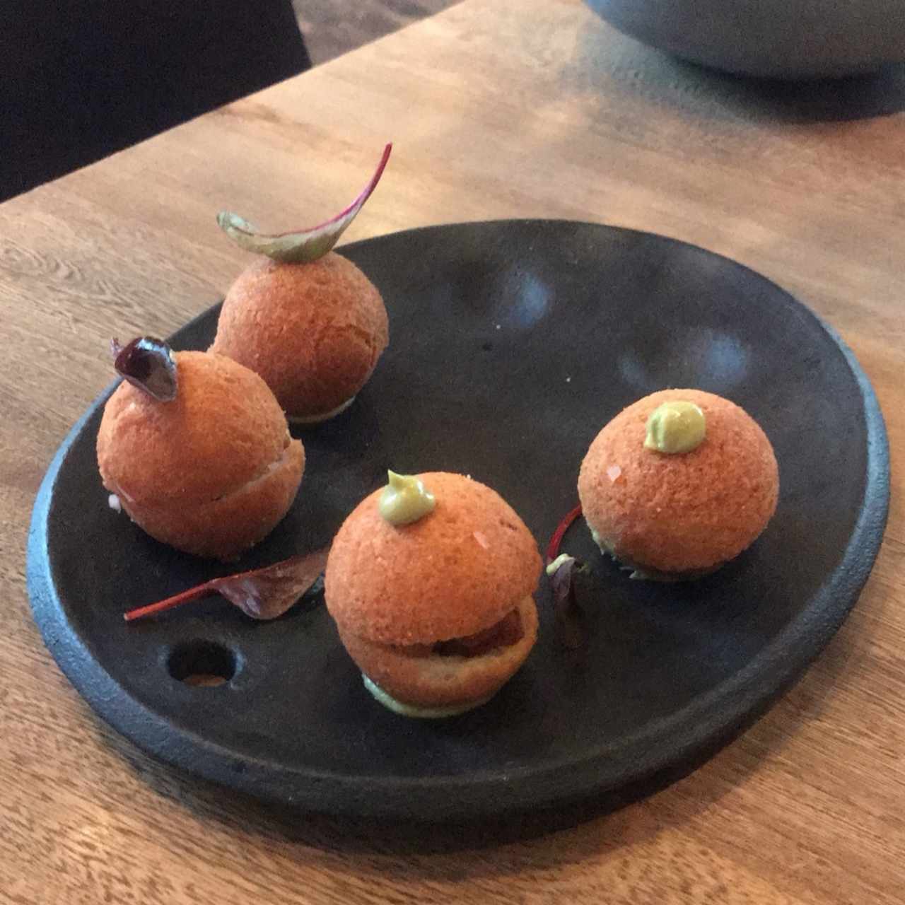 Buñuelos de coctel de chicharron 