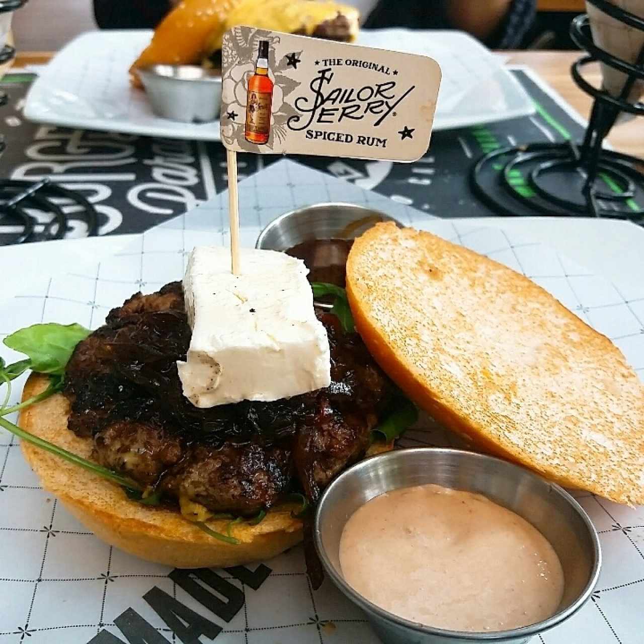 hamburguesa sailor jerry