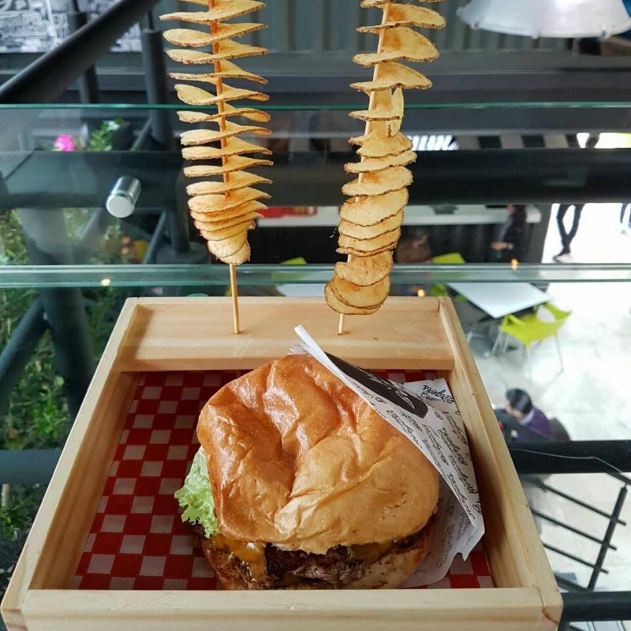 Doble con queso cheddar y tocineta