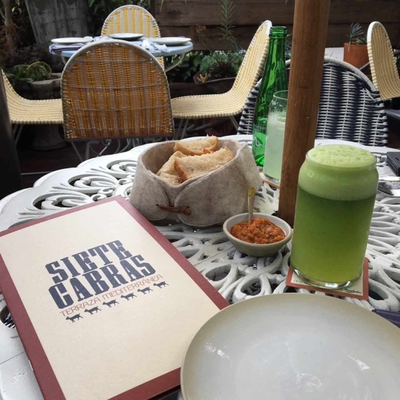 pan casero y limonada