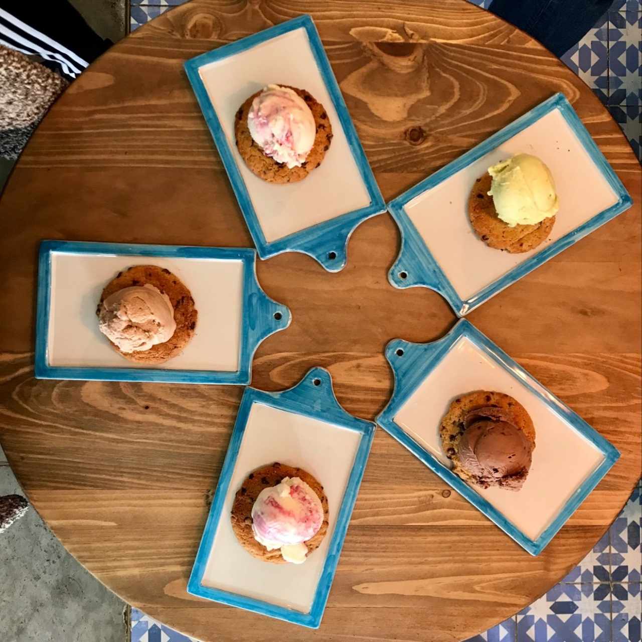 helado con galleta caliente 
