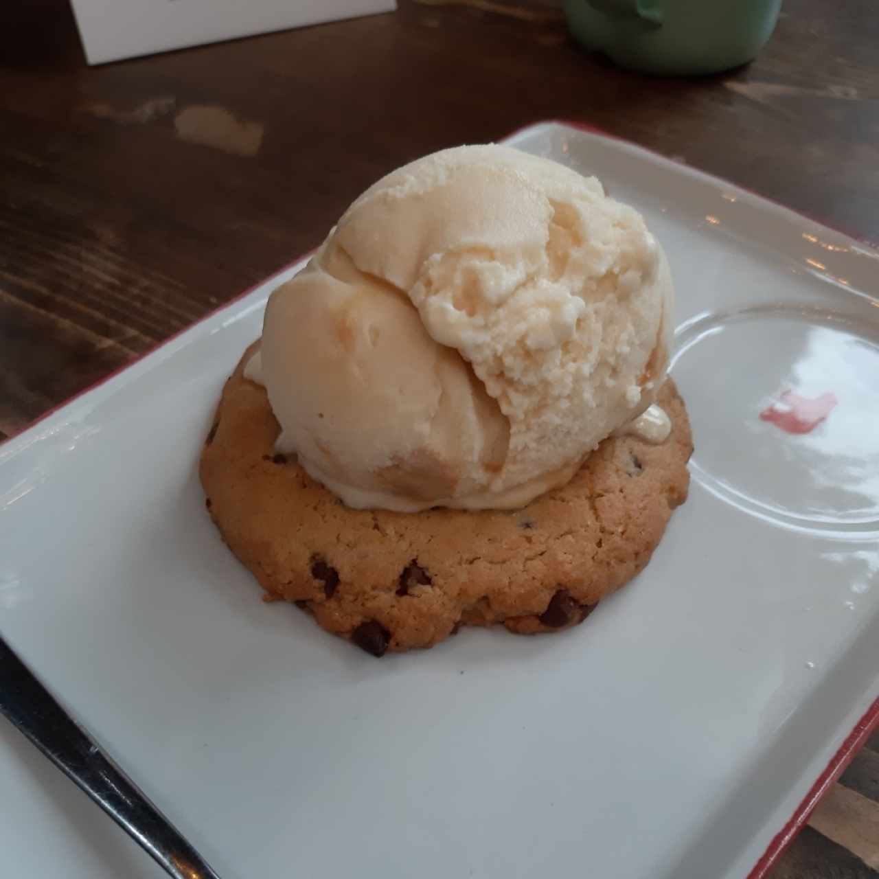 Helado con galleta