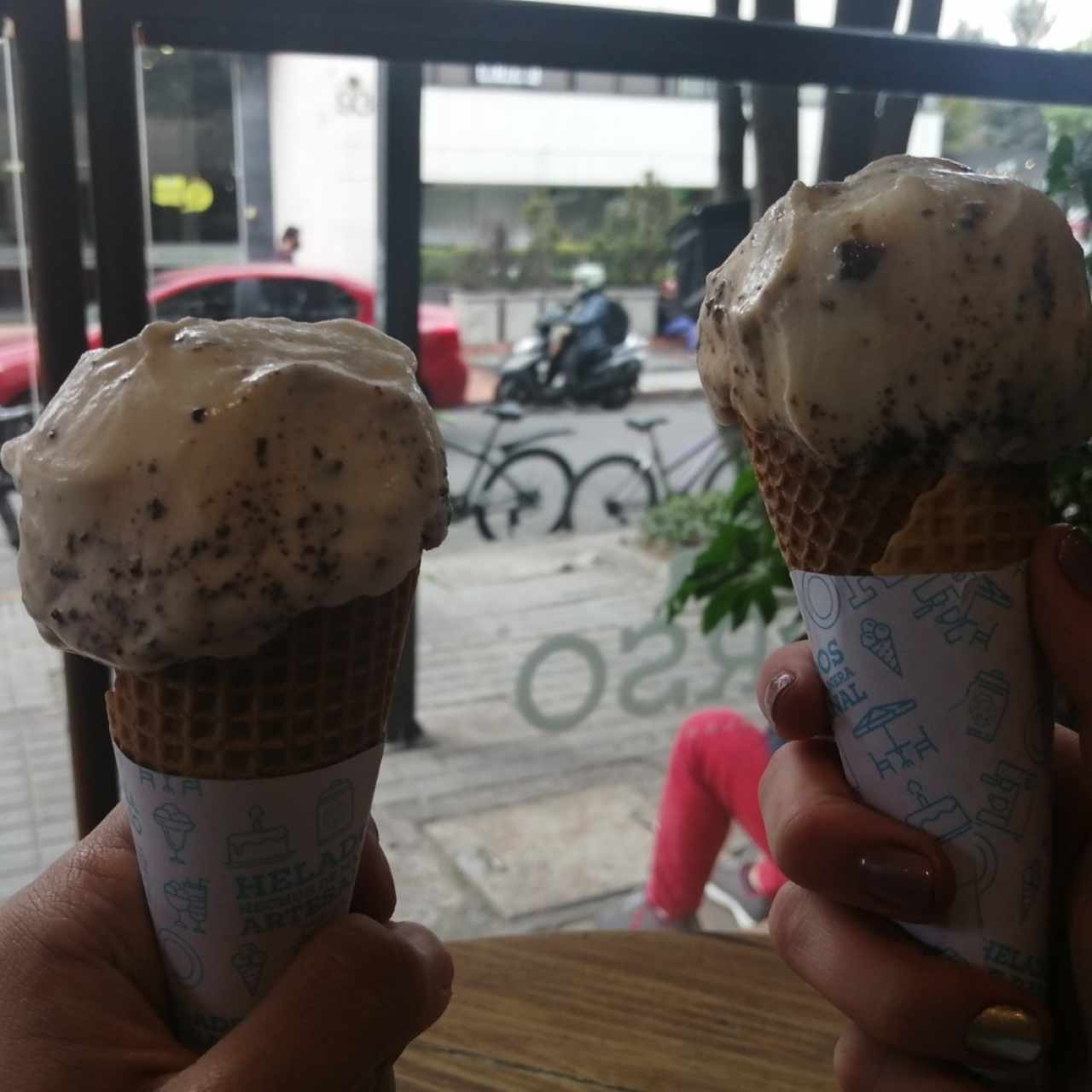 Helado en cono. Caramel Brownie