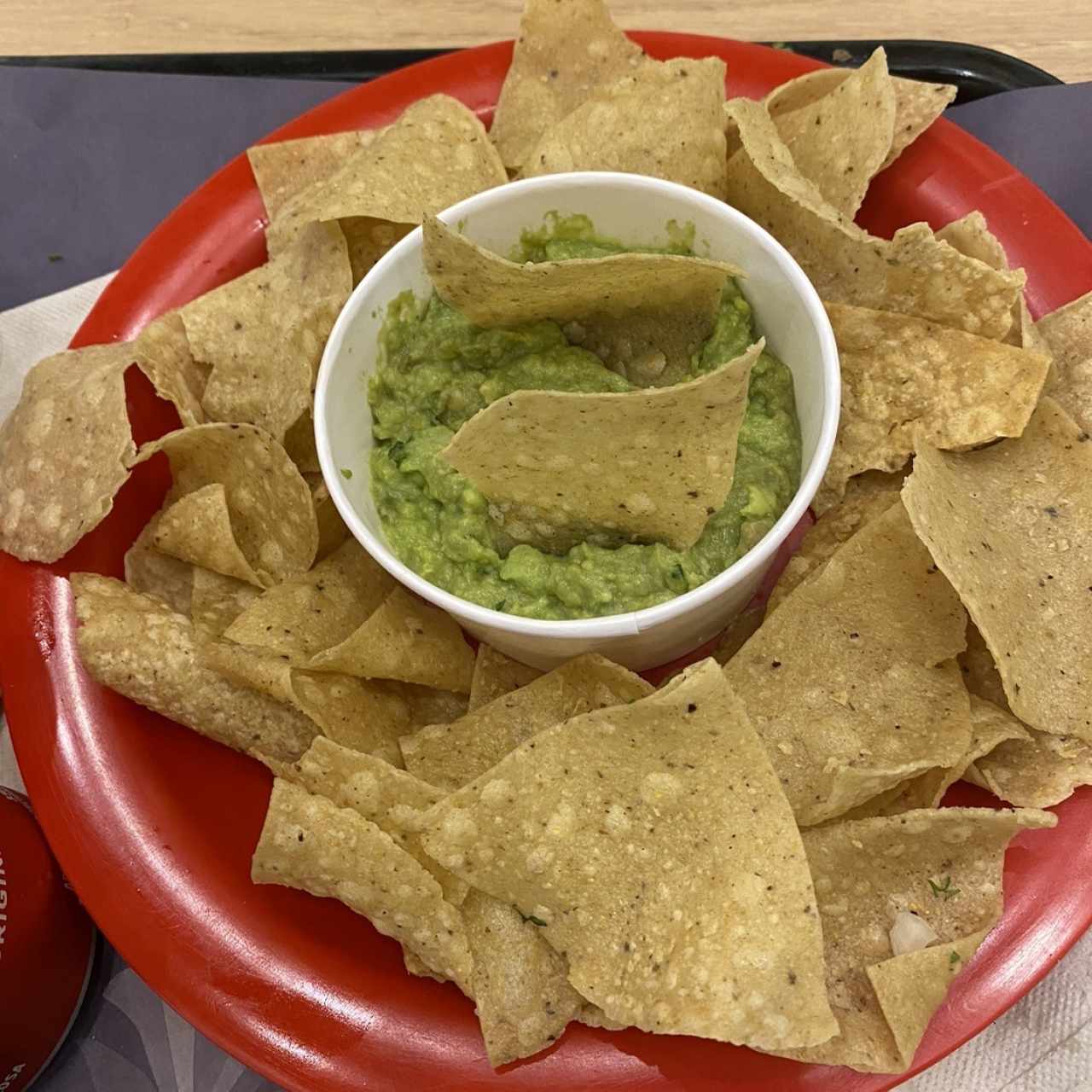 Totopos con guacamole