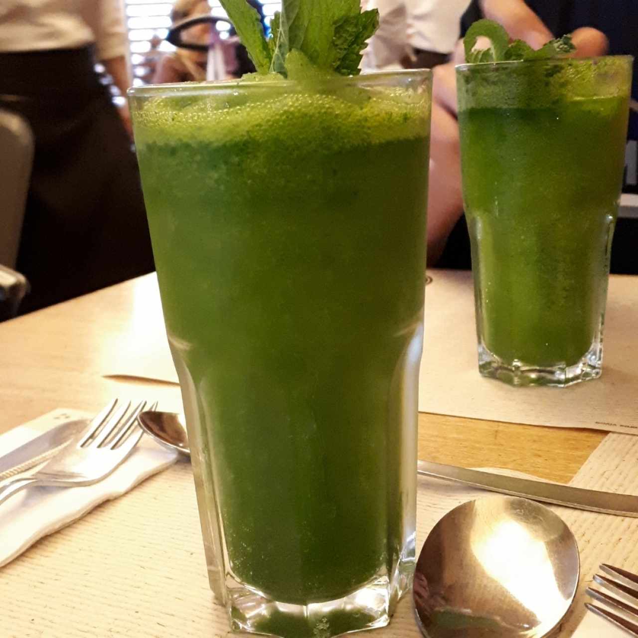 limonada con yerbabuena