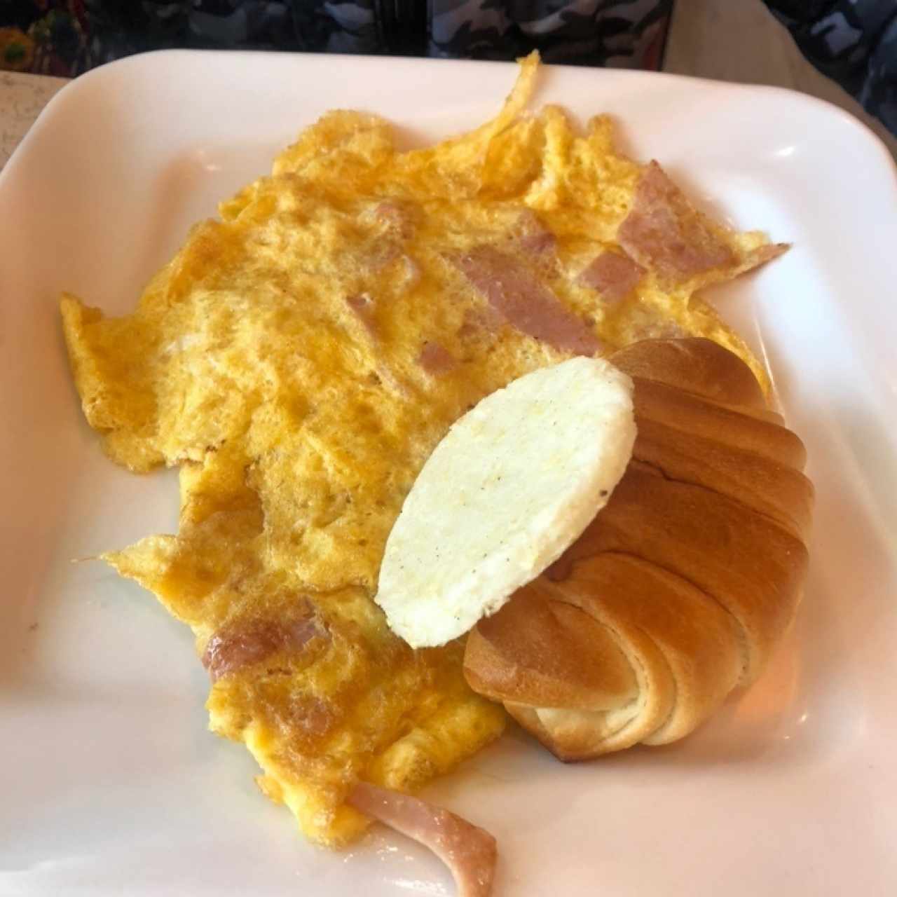 Huevos con Jamon y queso