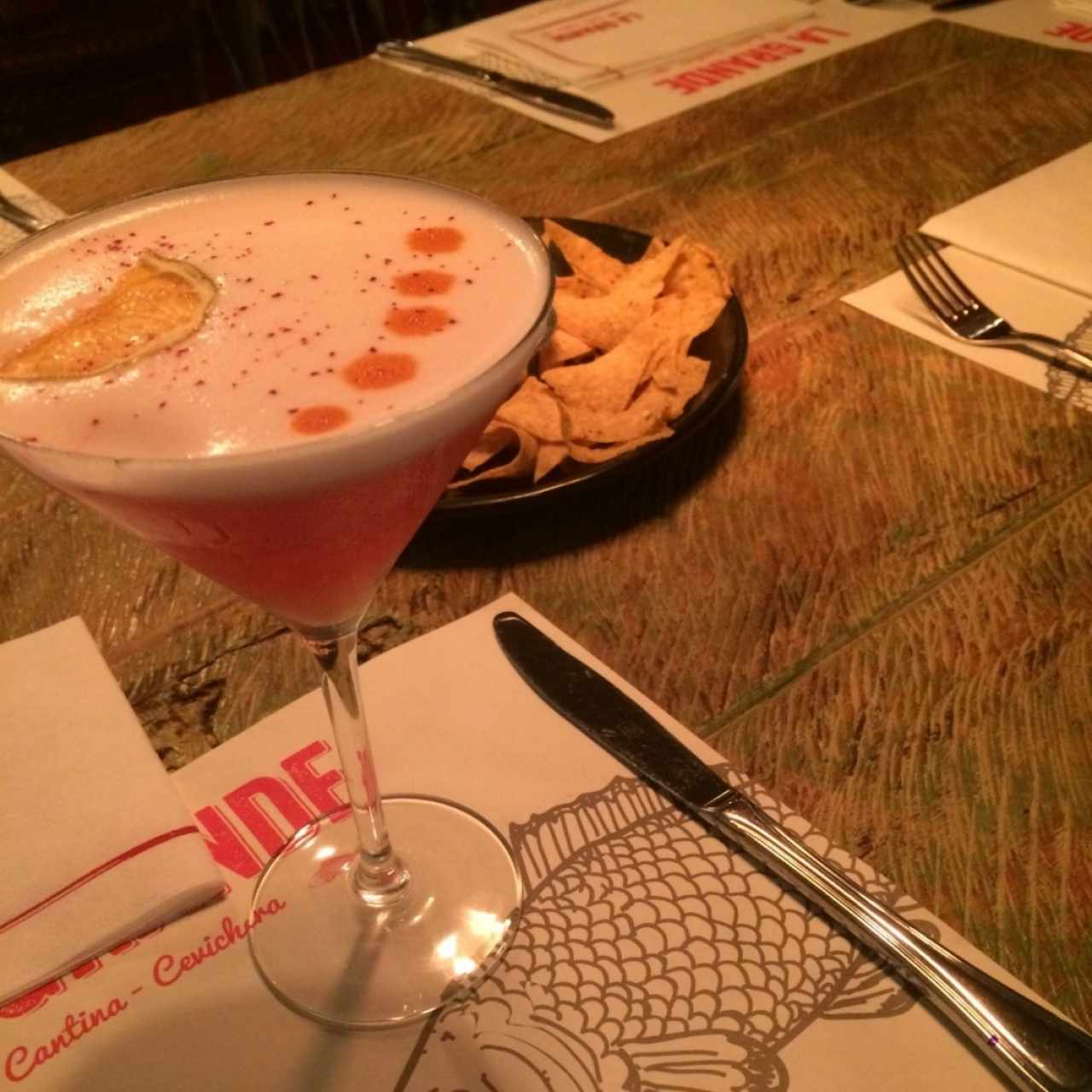 cóctel de gin con corozo 