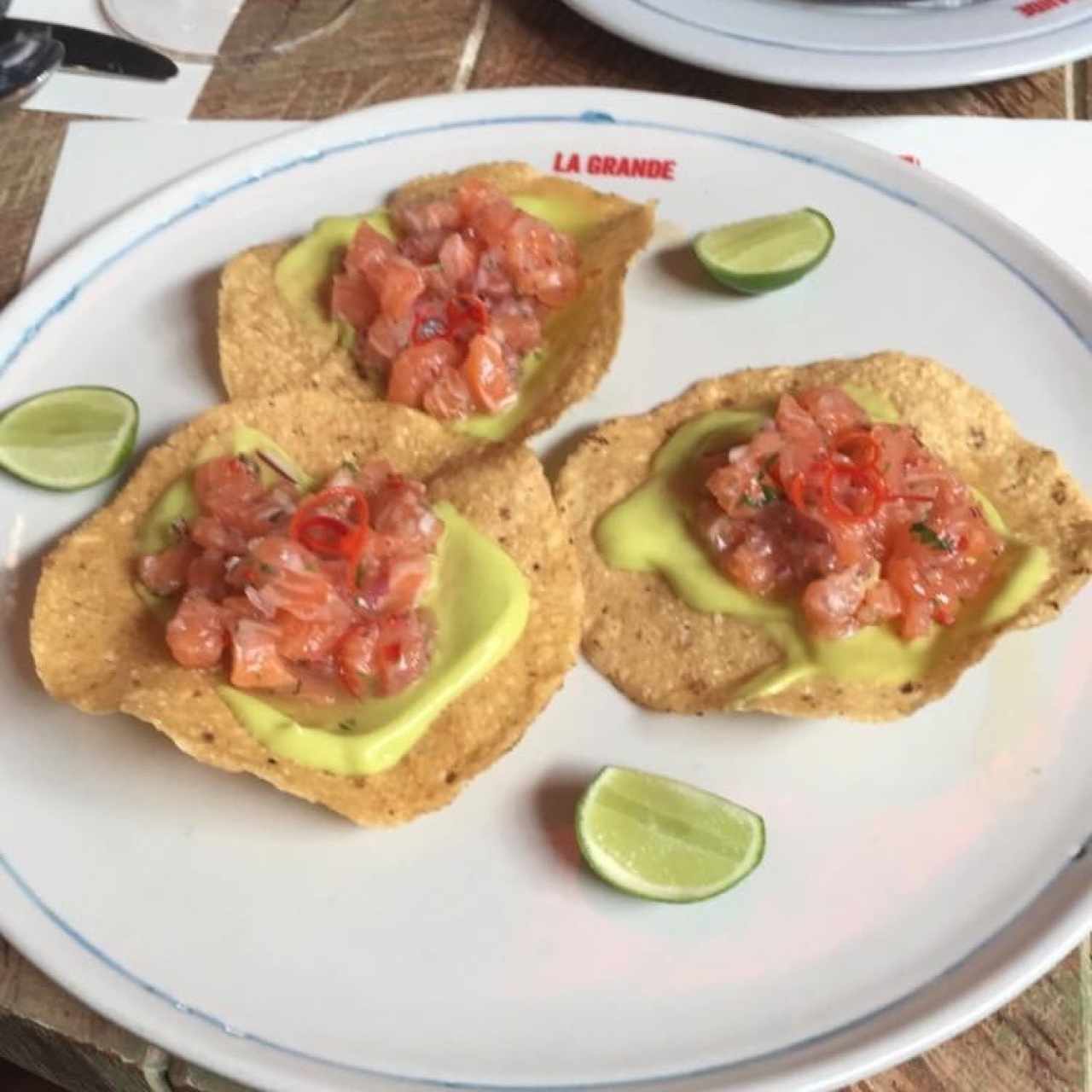 Tostadas de Salmon