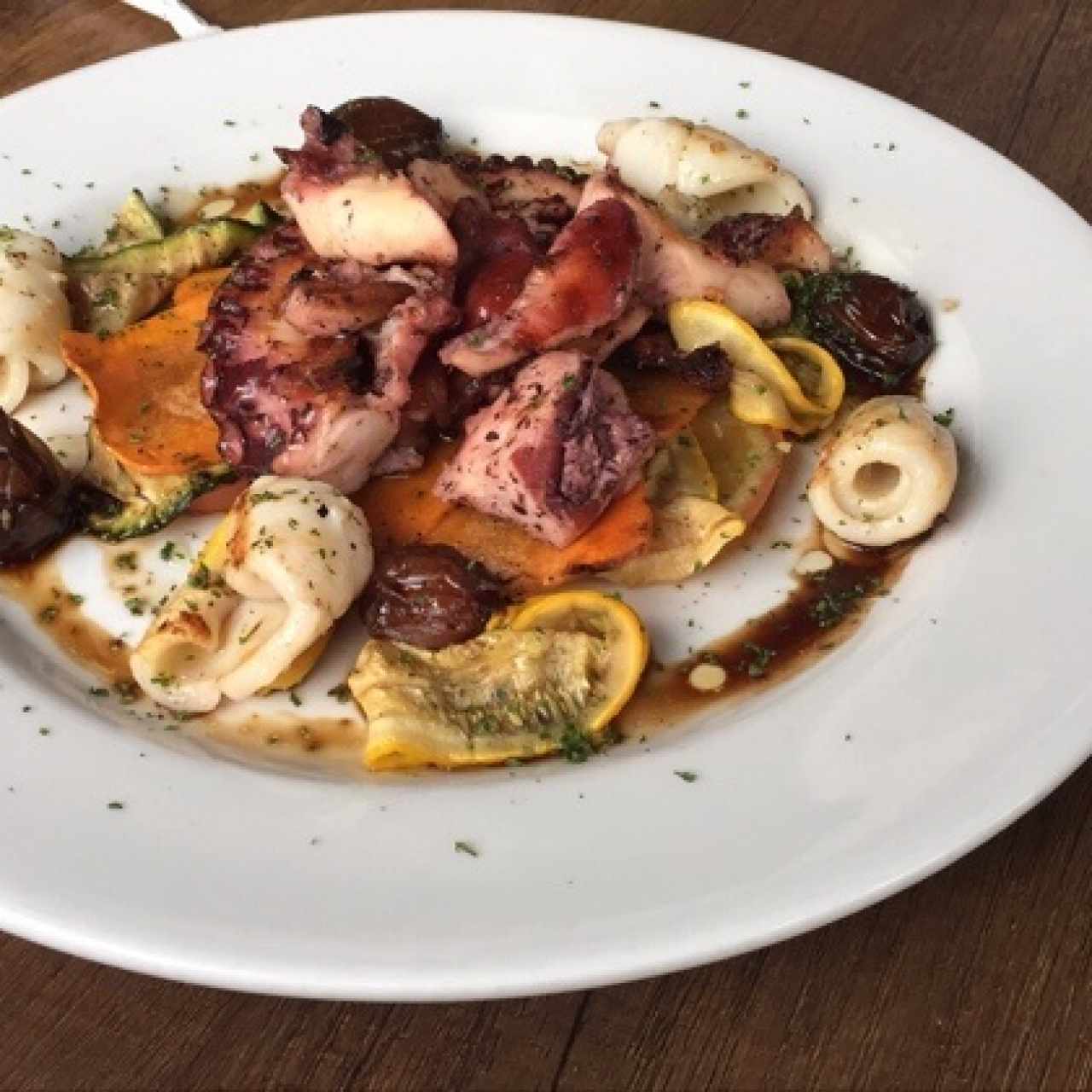 Pulpo y calamares grillados