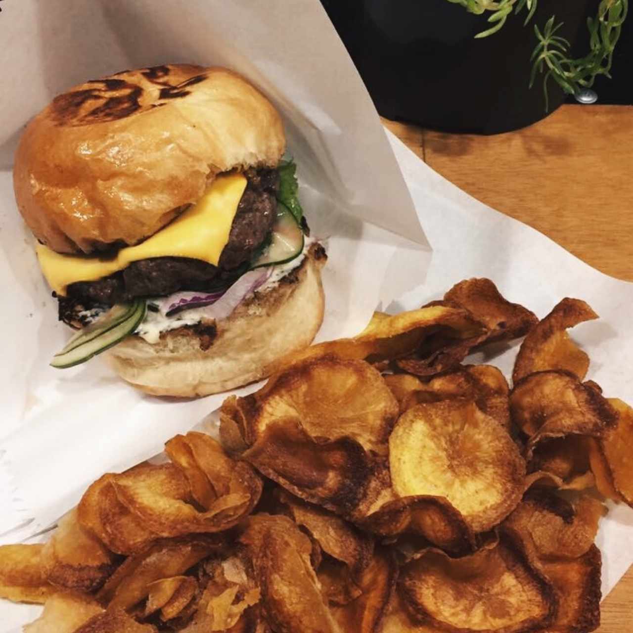 hamburguesa con chips de arracacha 