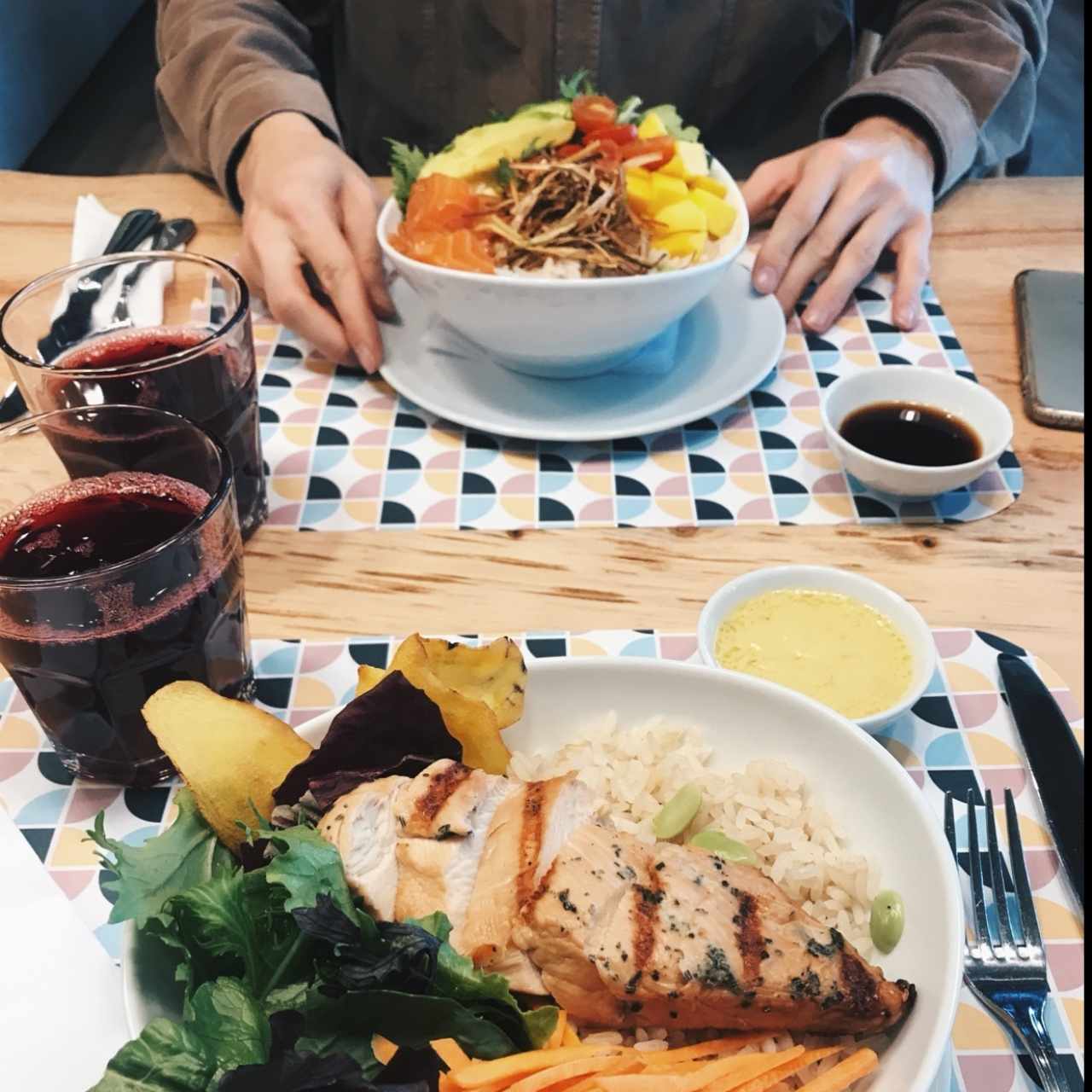 bowl de salmon y bowl de pollo 