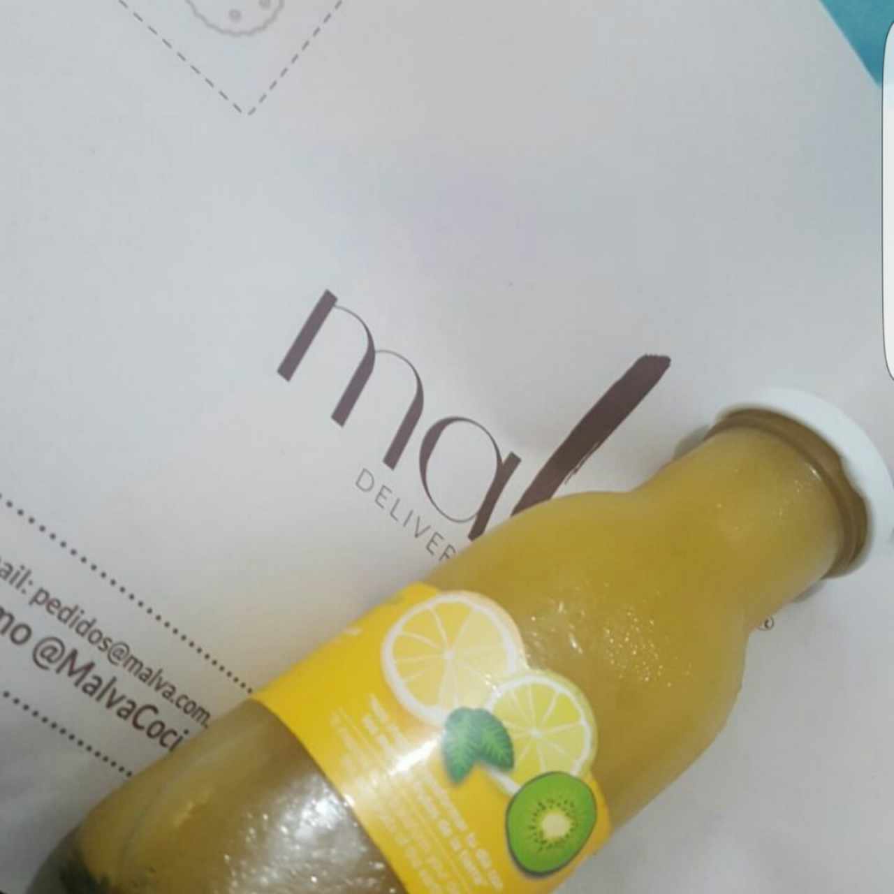 Jugo vitale: piña, jengibre y yerbabuena